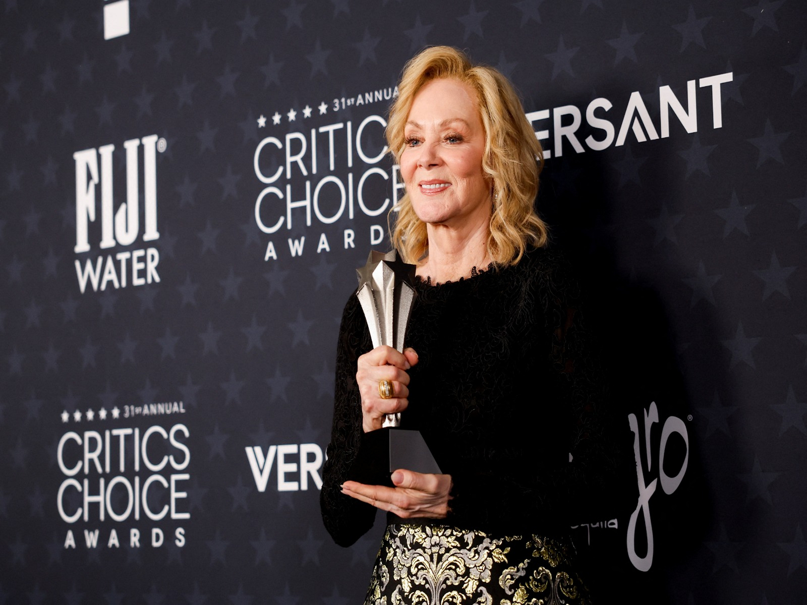 Jean Smart poses with Best Actress in Comedy Series award at 31st Annual Critics Choice Awards (Image source/Reuters) 