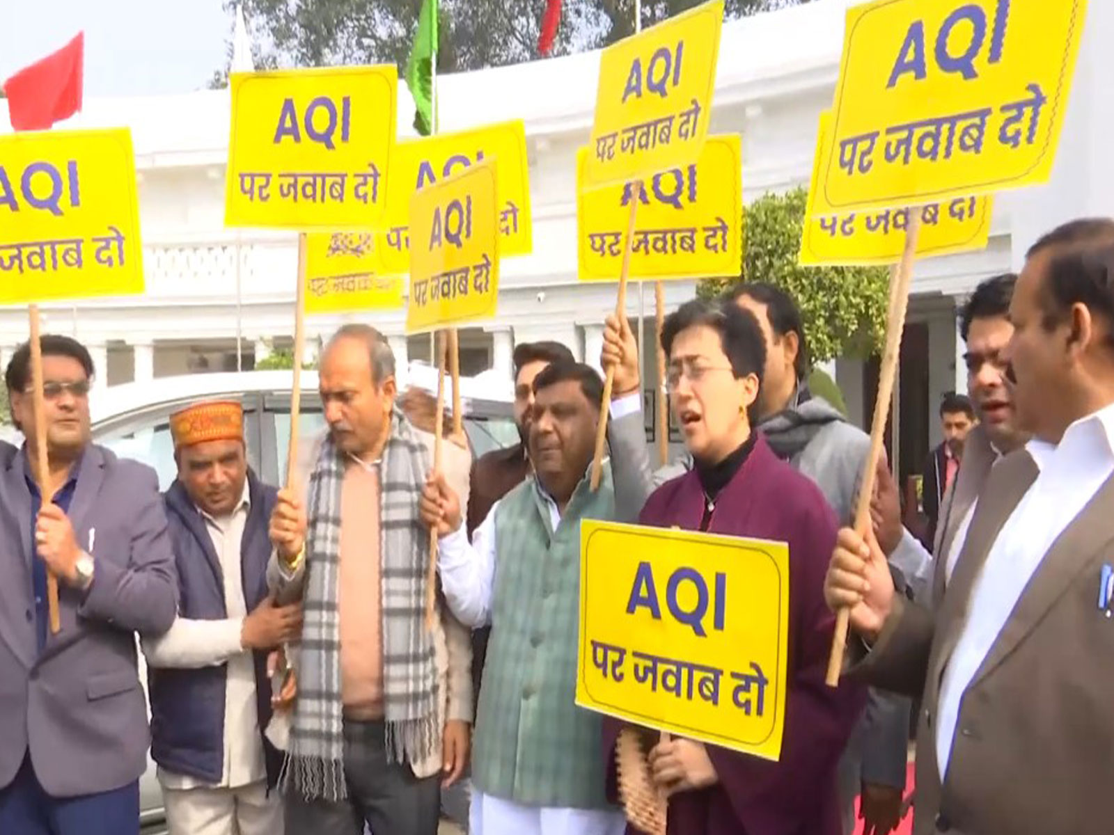 Aam Aadmi Party staging a protest at the Delhi Assembly premises over air pollution (Photo/ANI)