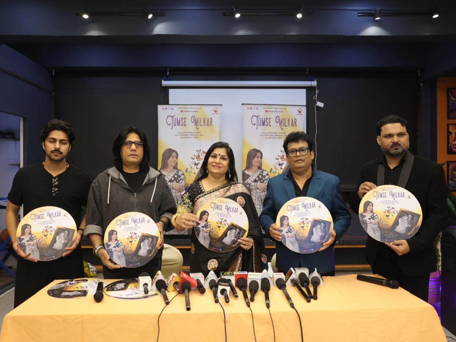 Renowned Poetess Urvashi Agrawal 'Urvi's Ghazal 'Tumse Milkar' Released by Audio Curry