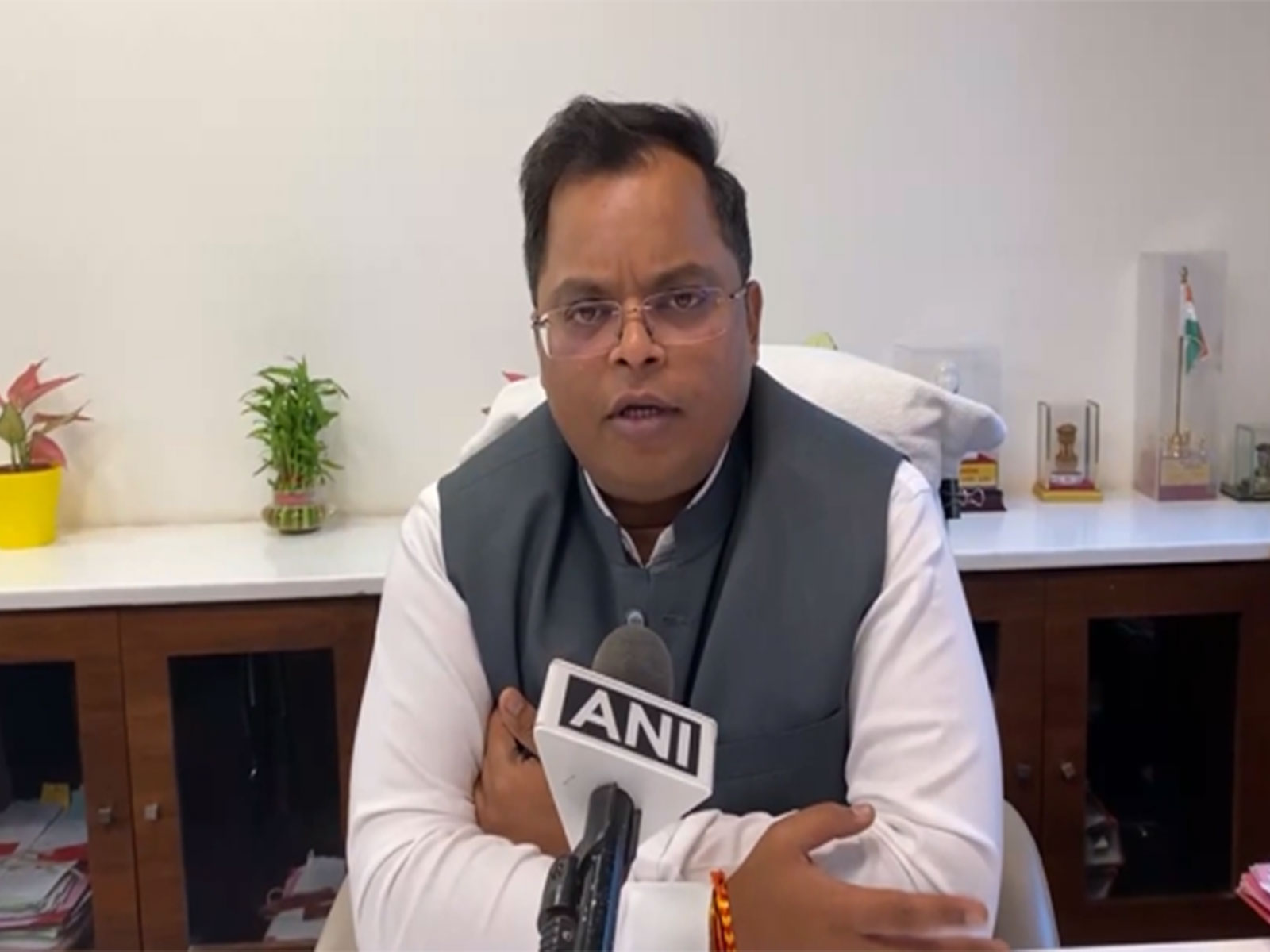 
    “Compensation given to 18 affected families”: Indore Collector
    