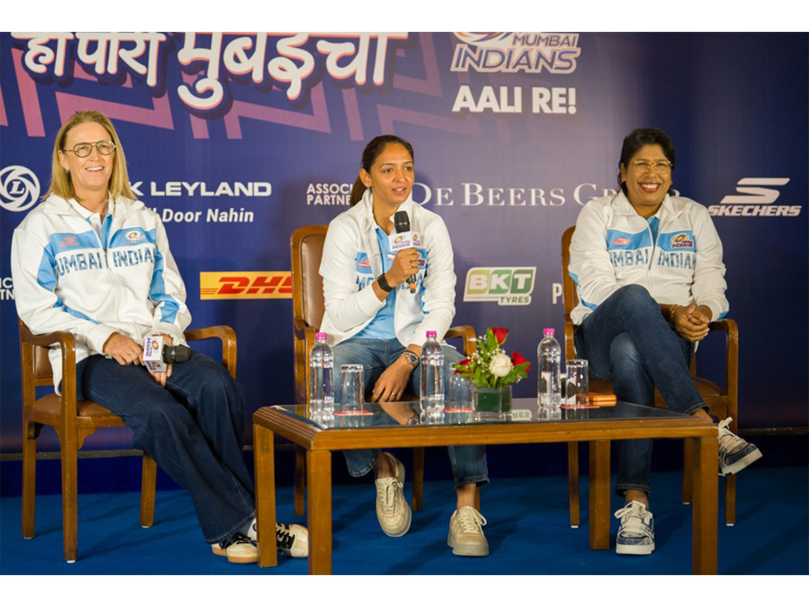 Lisa Keightley, Harmanpreet Kaur and Jhulan Goswami (Photo/Mumbai Indians)