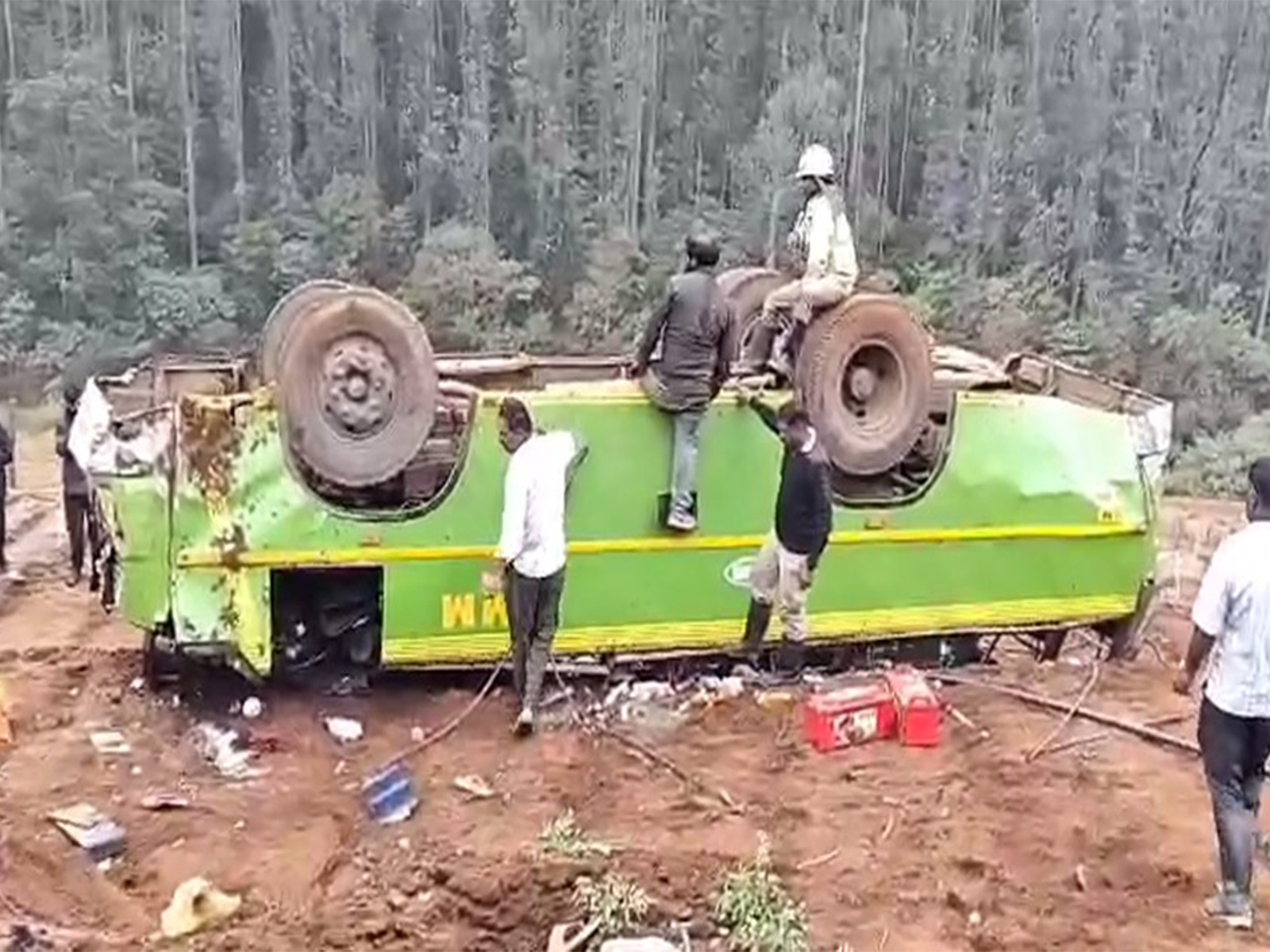 32 injured as minibus falls 100ft into gorge in Ooty (Photo/ANI)