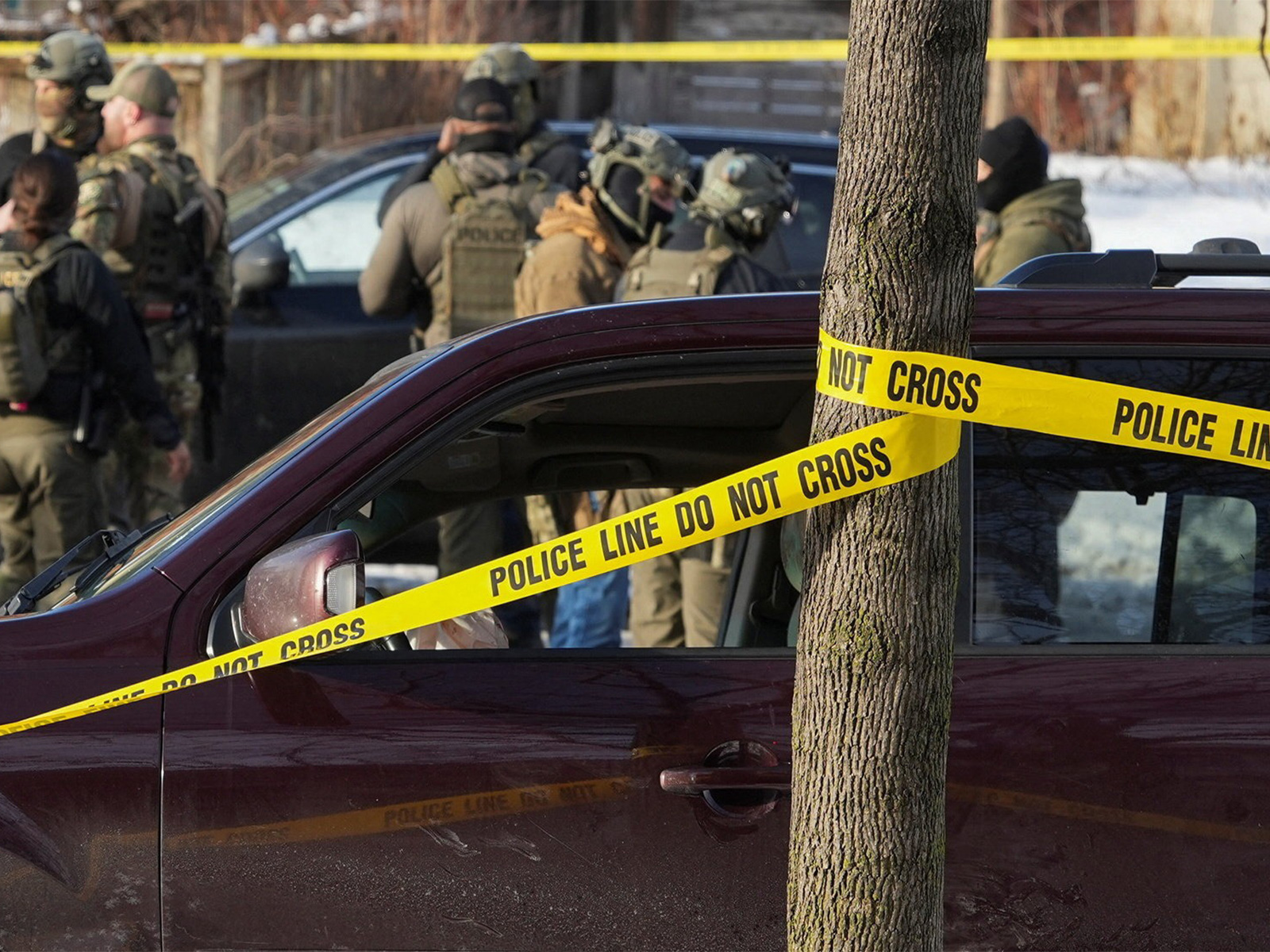 Members of U.S. Immigration and Customs Enforcement (ICE) gather near a vehicle after its driver was shot by a US immigration agent (Photo/ Reuters)