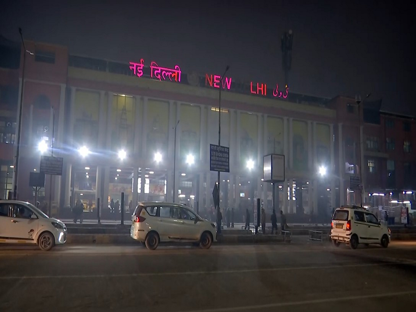 Cold Wave in New Delhi Railway Station,  Delhi (Photo/ANI)