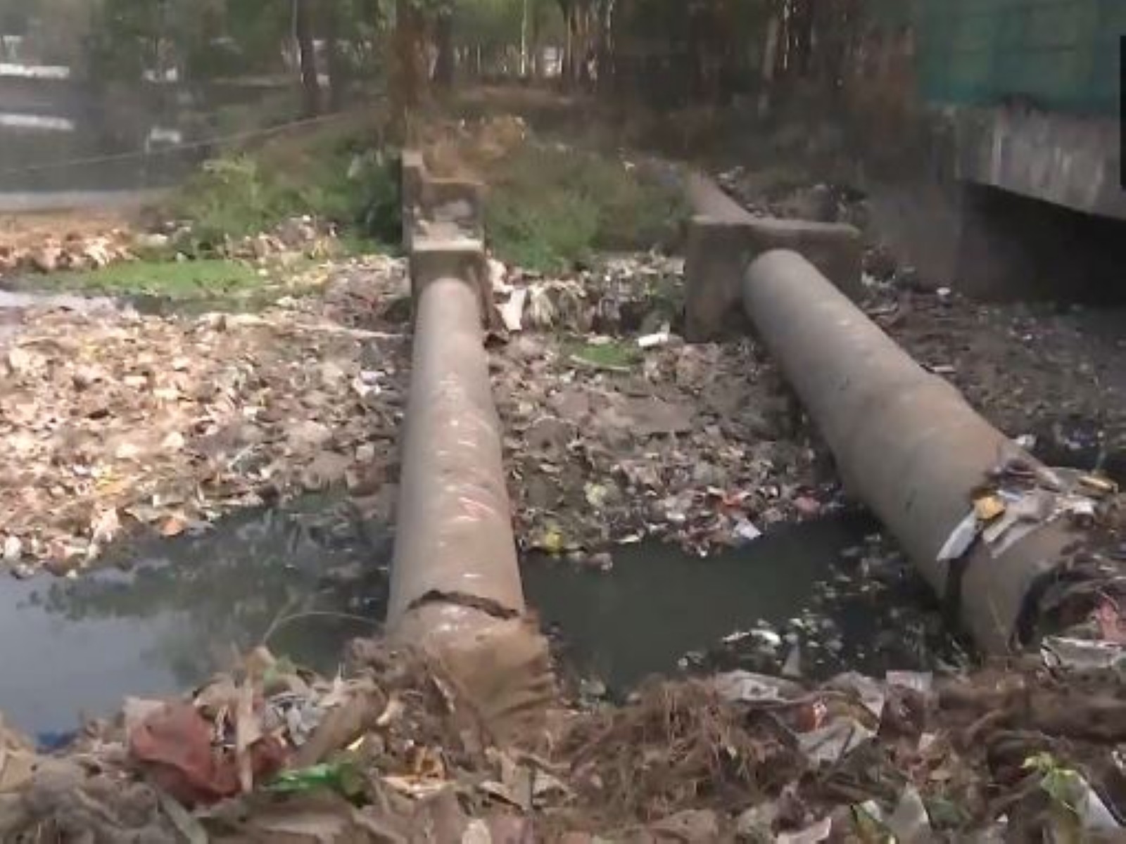 Sewage line in Madhya Pradesh's Indore (Photo/ANI)