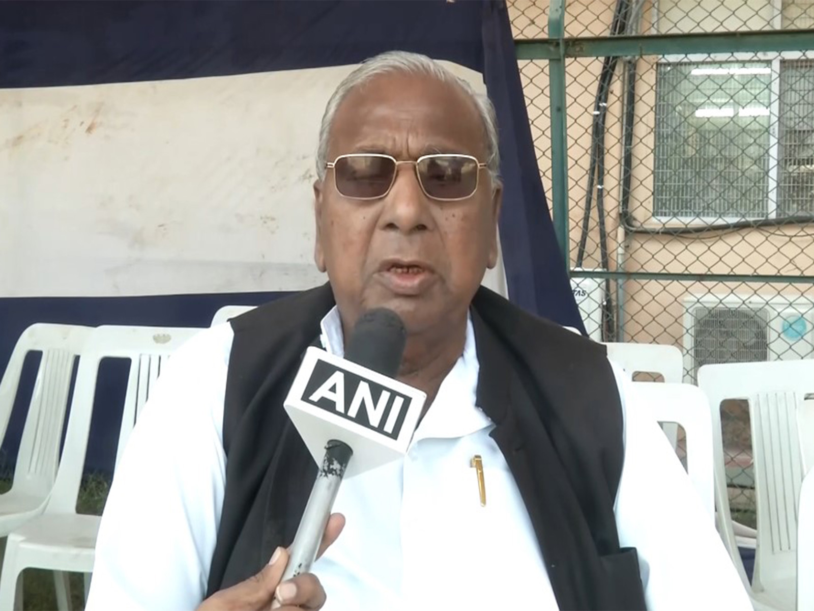 Congress leader V Hanumantha Rao (Photo/ANI)