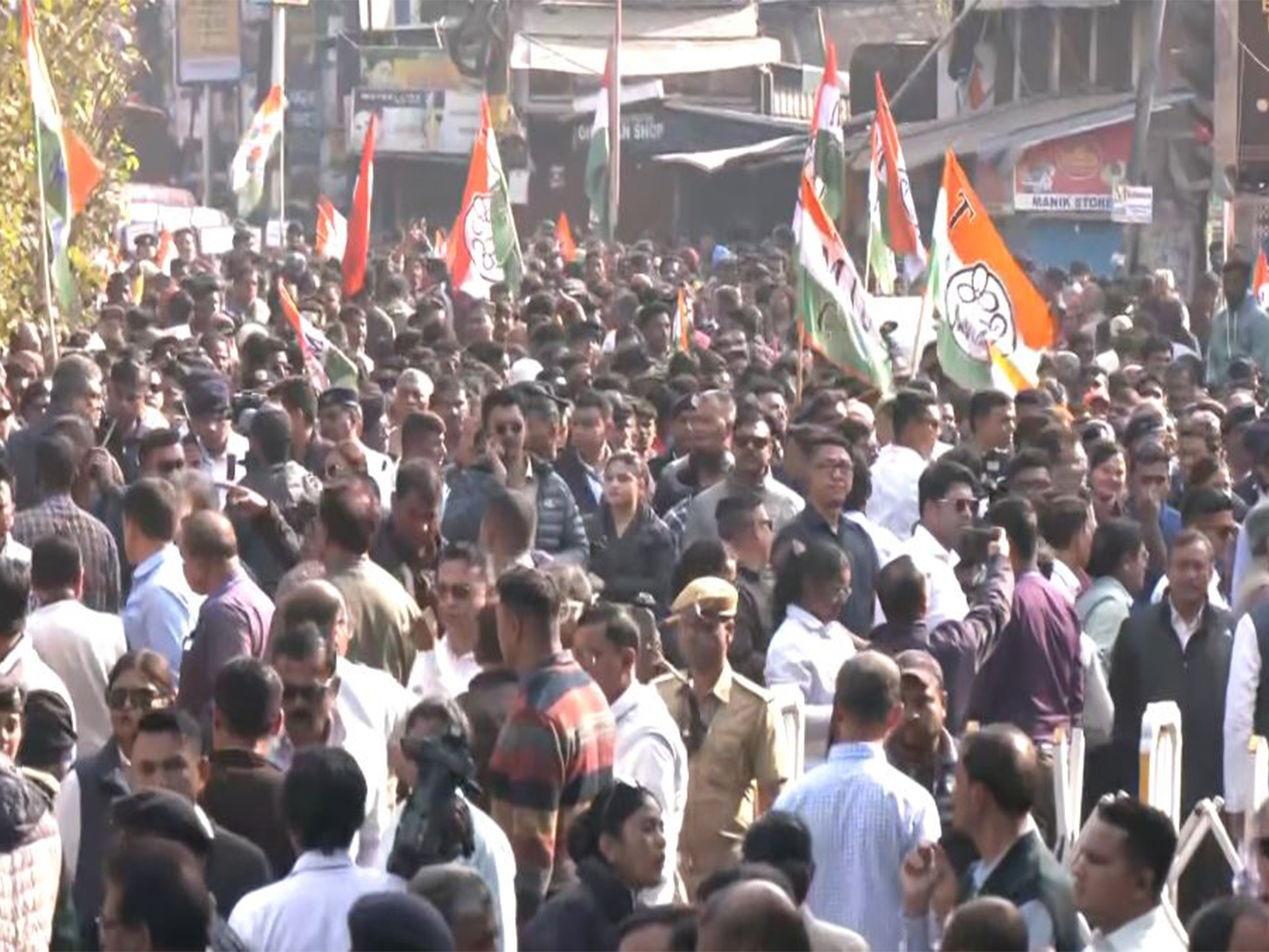 Visuals from the 8B bus stand, Jadavpur (Photo/ANI)