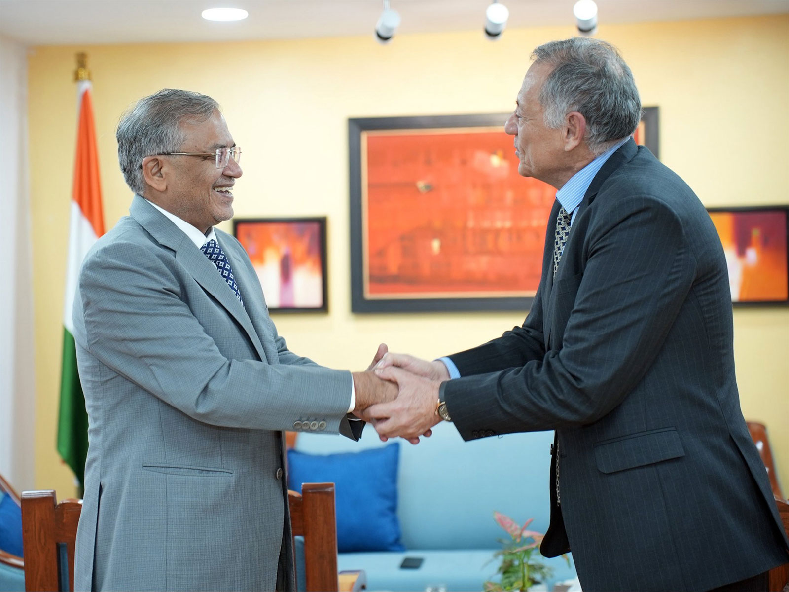 Chief Election Commisioner Gyanesh Kumar with Costa Rica's Envoy to India Néstor Gabriel Baltodano Vargas (Photo: X@ECISVEEP)