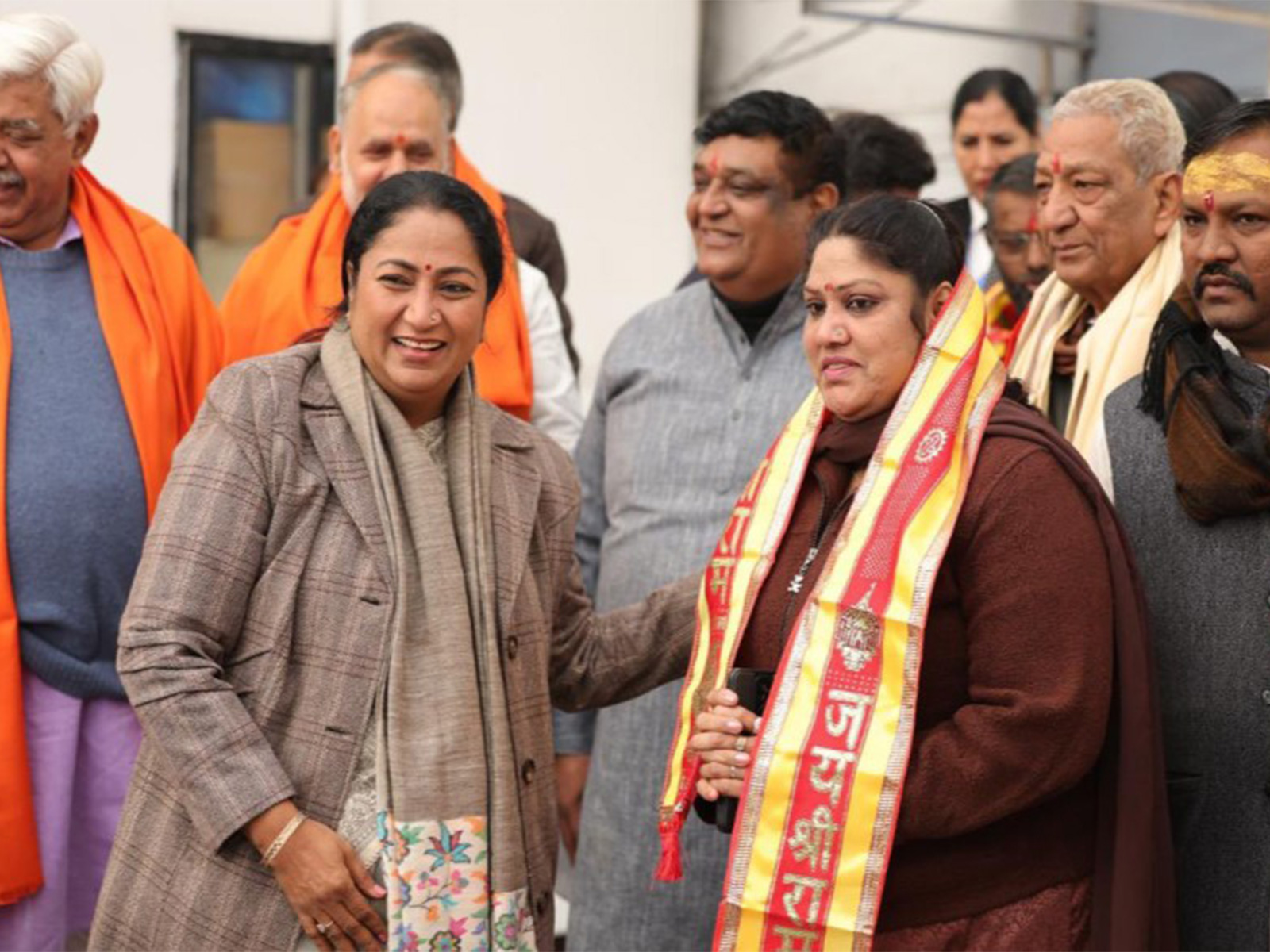 Delhi CM Rekha Gupta with Ram devotees. (Photo/X@gupta_rekha)
