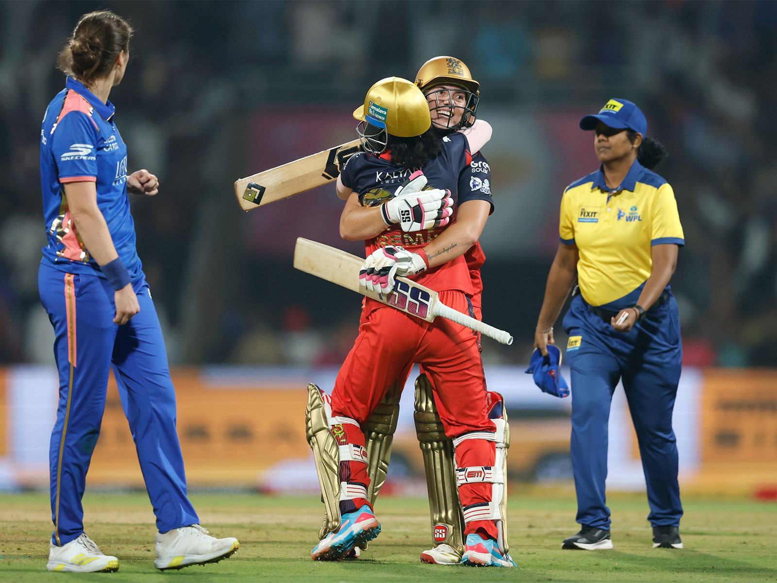 MI vs RCB match in action (Photo: X/ @wplt20)
