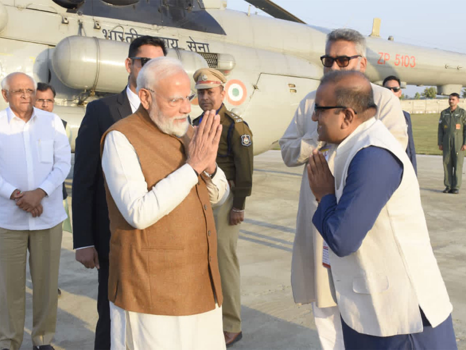 
    PM Modi receives warm welcome at Somnath
    