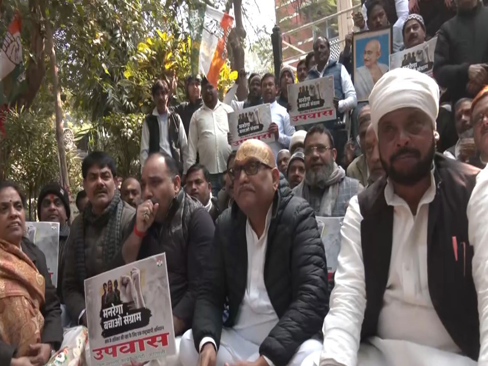 Congress workers staging 'MGNREGA Bachao Sangram' protest in Varanasi (Photo/ANI)