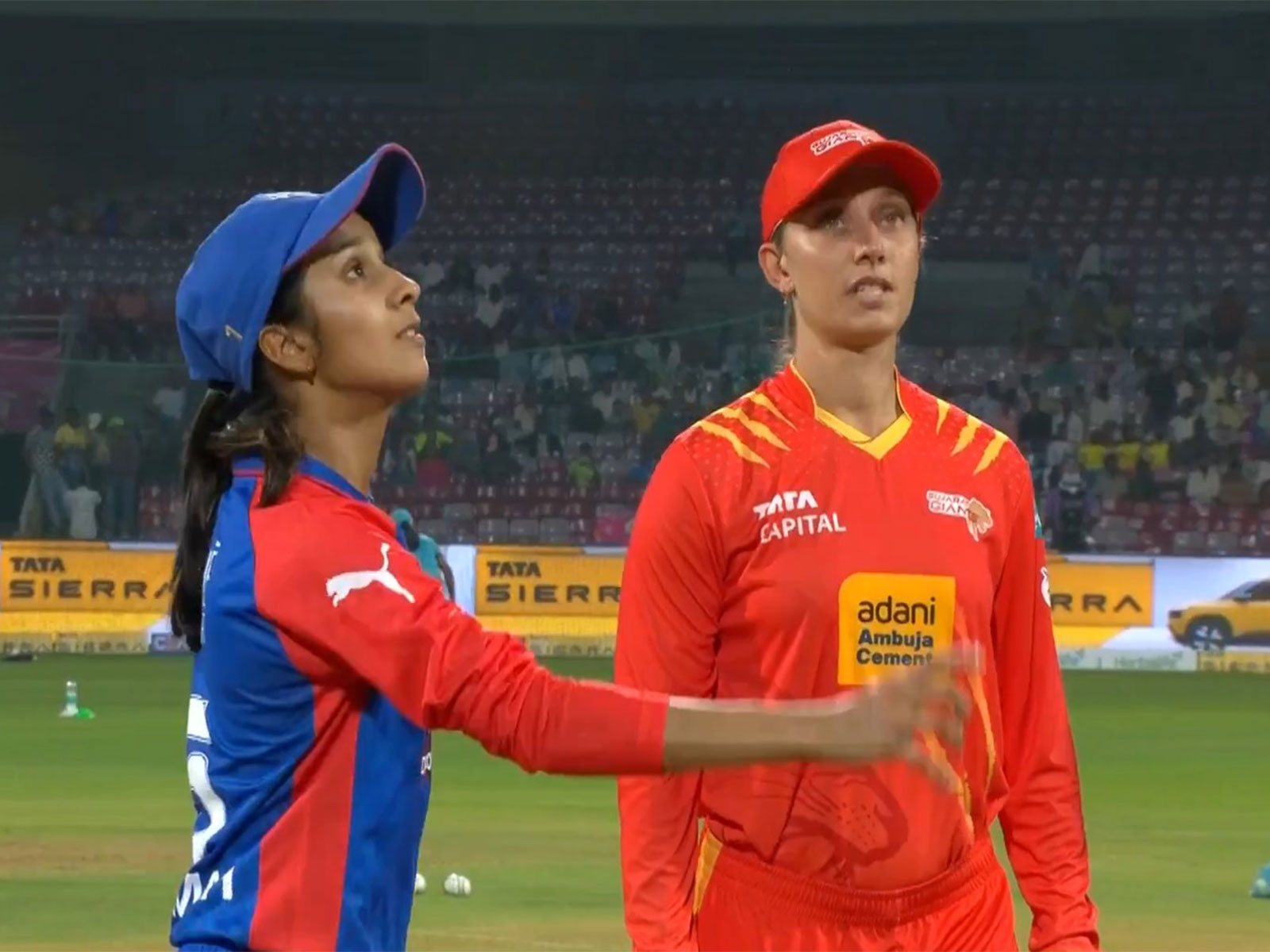 Jemimah Rodrigues and Ashleigh Gardner at toss (Photo:X/WPL)