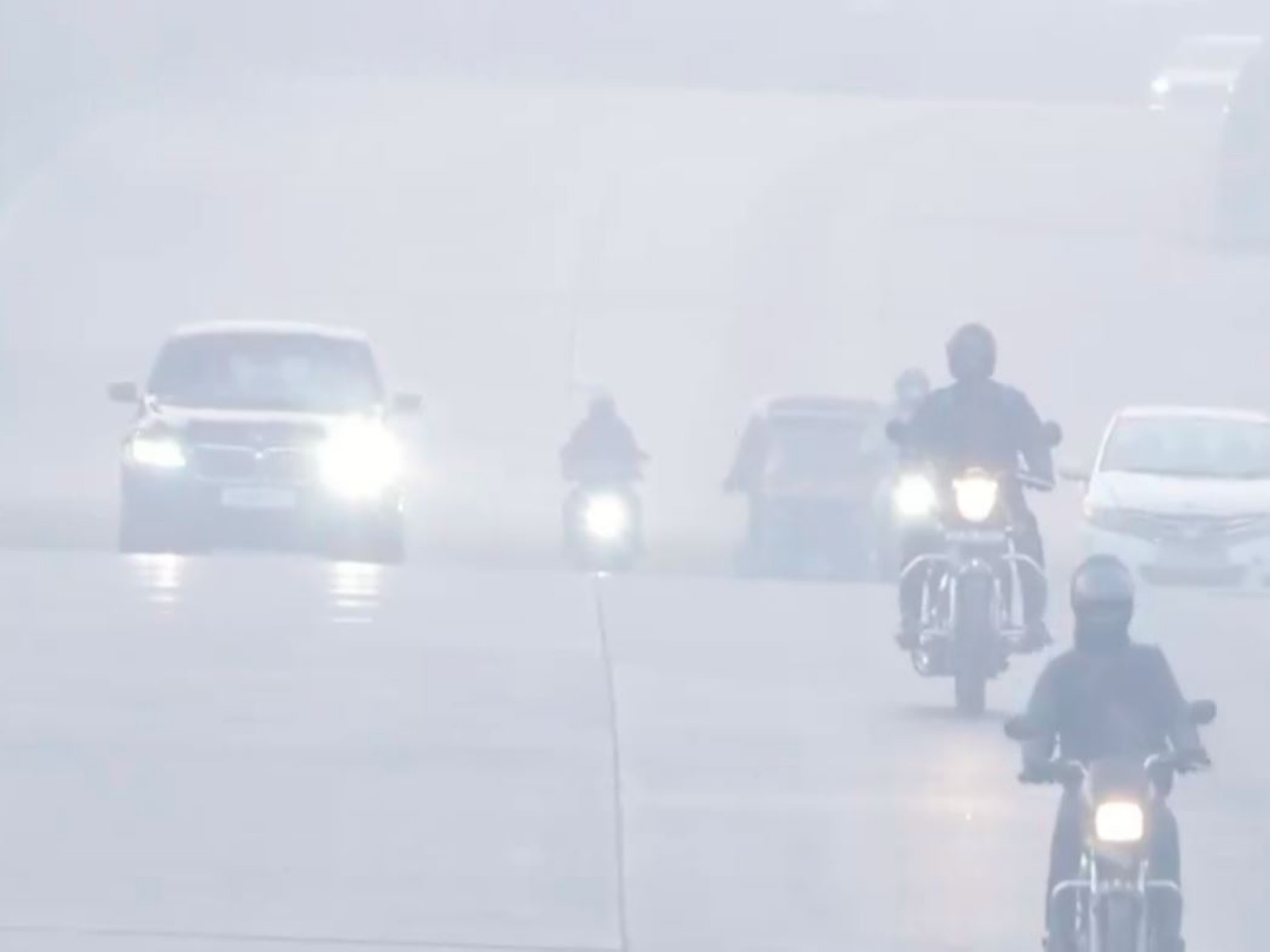 Visual from Dhaula Kuan area as cold wave continues in the National Capital (Photo/ANI)