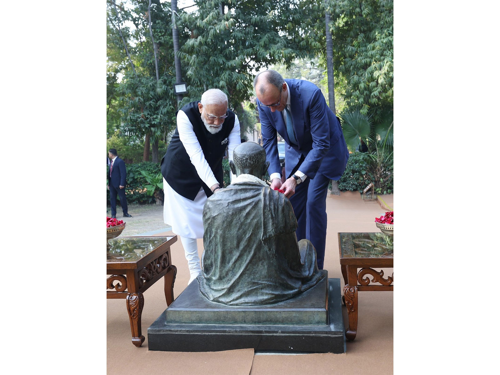 Prime Minister Narendra Modi and German Chancellor Friedrich Merz offering floral tributes to the statue of Mahatma Gandhi in Sabarmati Ashram (Photo: x/@narendramodi)
