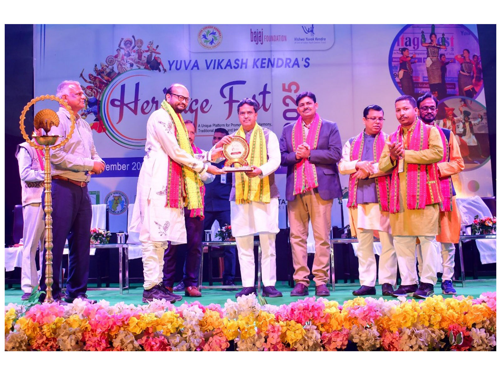 Mr. Apoorv Bajaj, Trustee, Bajaj Foundation felicitate the Chief Minister of Tripura, Prof. (Dr.) Manik Saha along with Mr. Uday Shankar Singh, CEO, Vishwa Yuvak Kendra