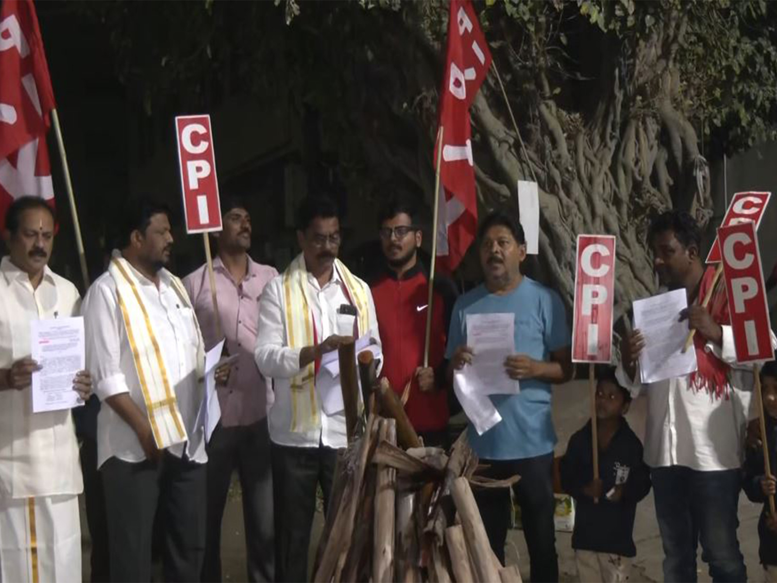 CPI protests against PPP policy in  Vijayawada (Photo/ANI)