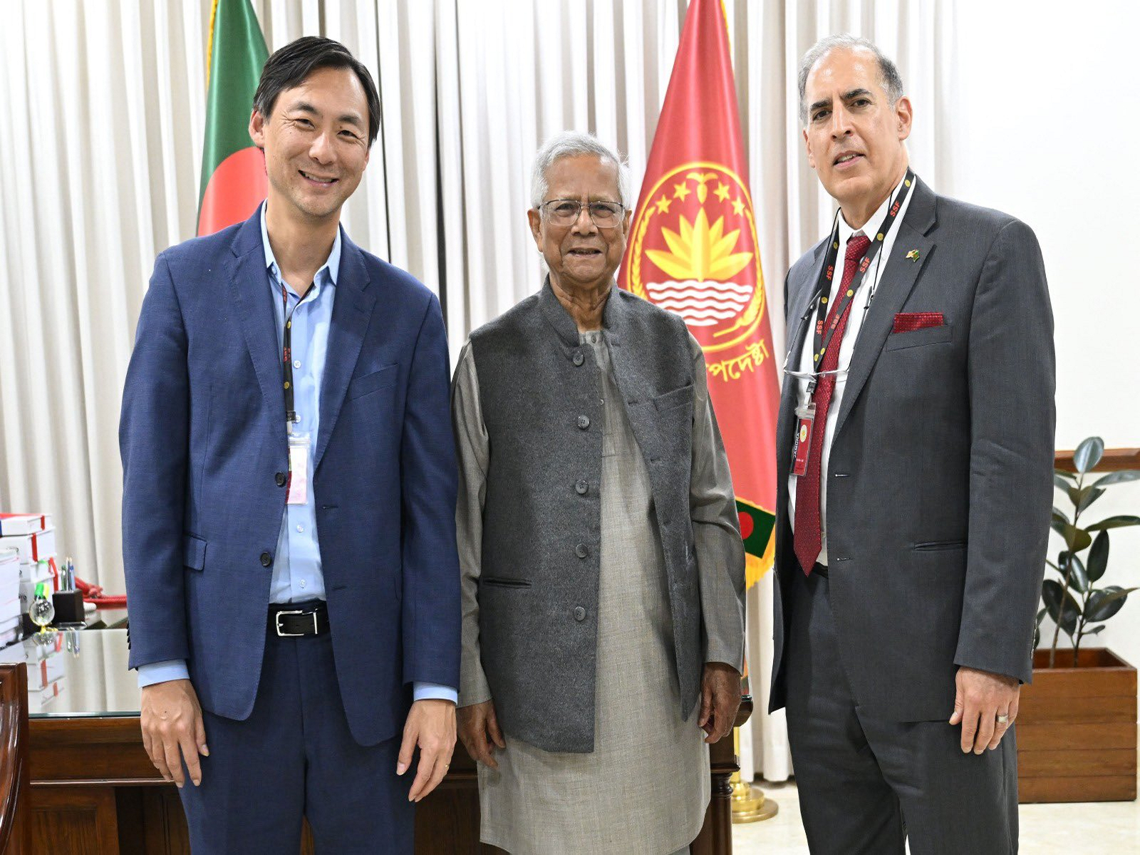 Bangladesh Interim government Chief Adviser Muhammad Yunus with US officials (Photo: X@ChiefAdviserGoB)