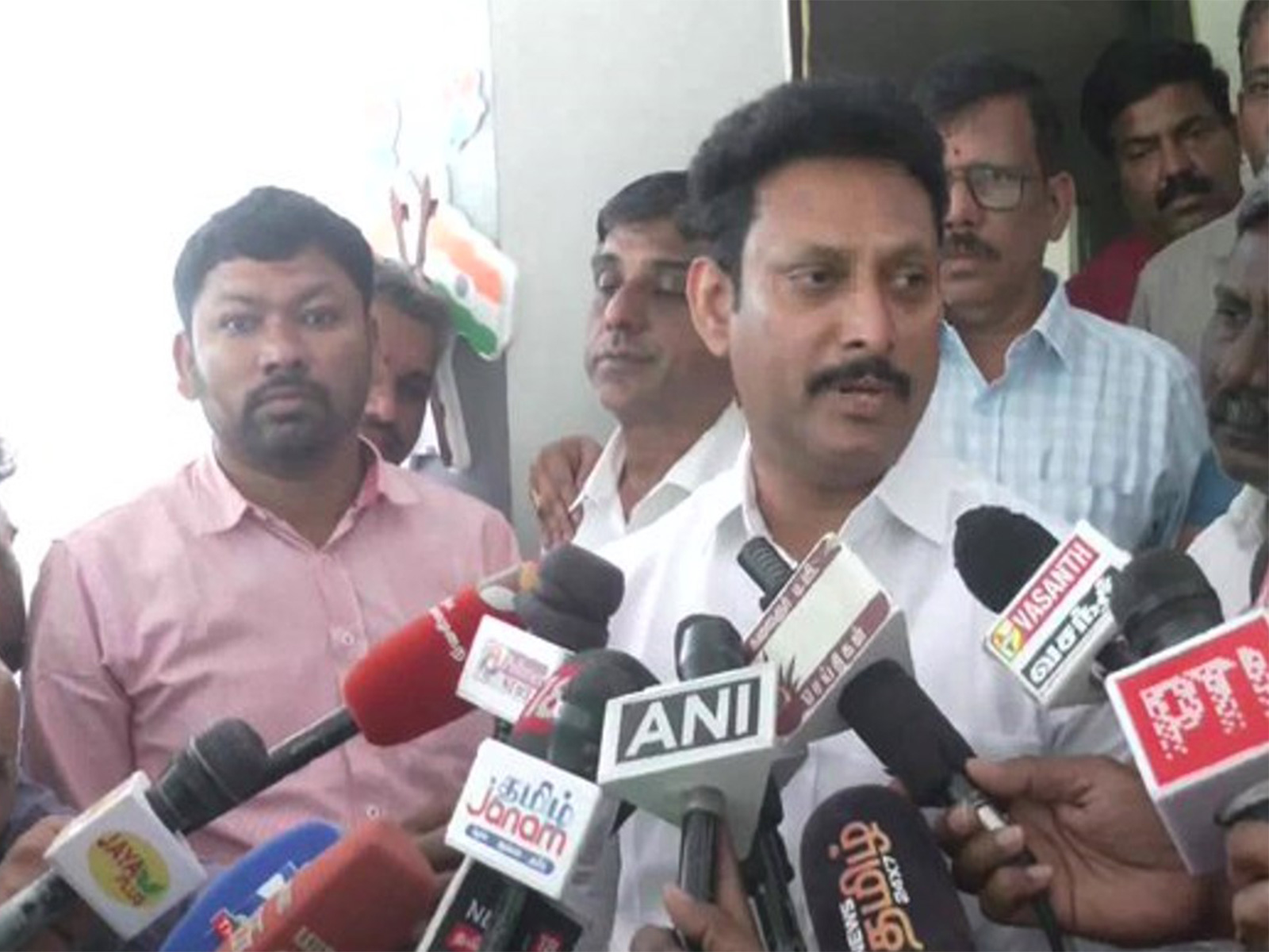 "பகுதிநேர ஆசிரியர்களுக்கு குறைந்தபட்சம் ரூ.10,000 வழங்கப்படும்": ஆசிரியர்களின் சம ஊதிய போராட்டம் மத்தியில் தமிழ்நாடு கல்வி அமைச்சர் அறிவிப்பு