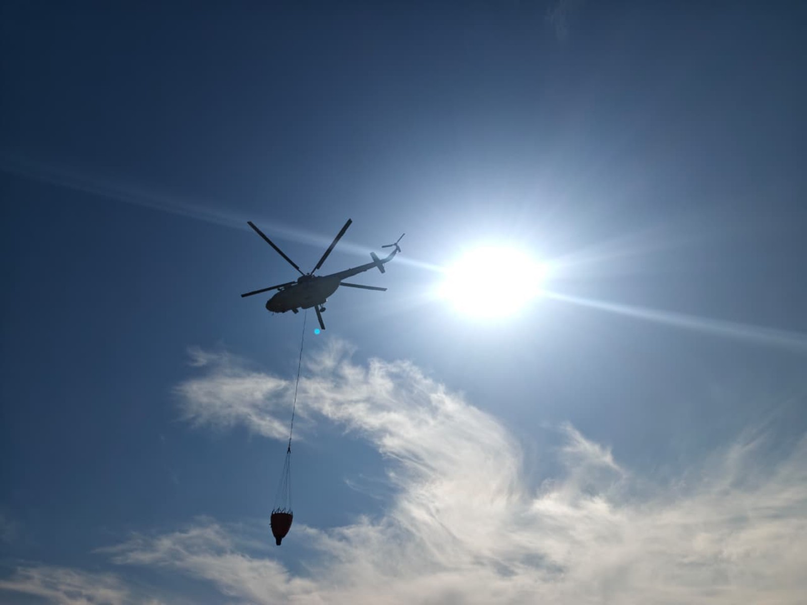 IAF Mi-17 V5 helicopter responding to forest fire in Nanda Devi Biosphere Reserve (Photo/X/@CAC_CPRO)