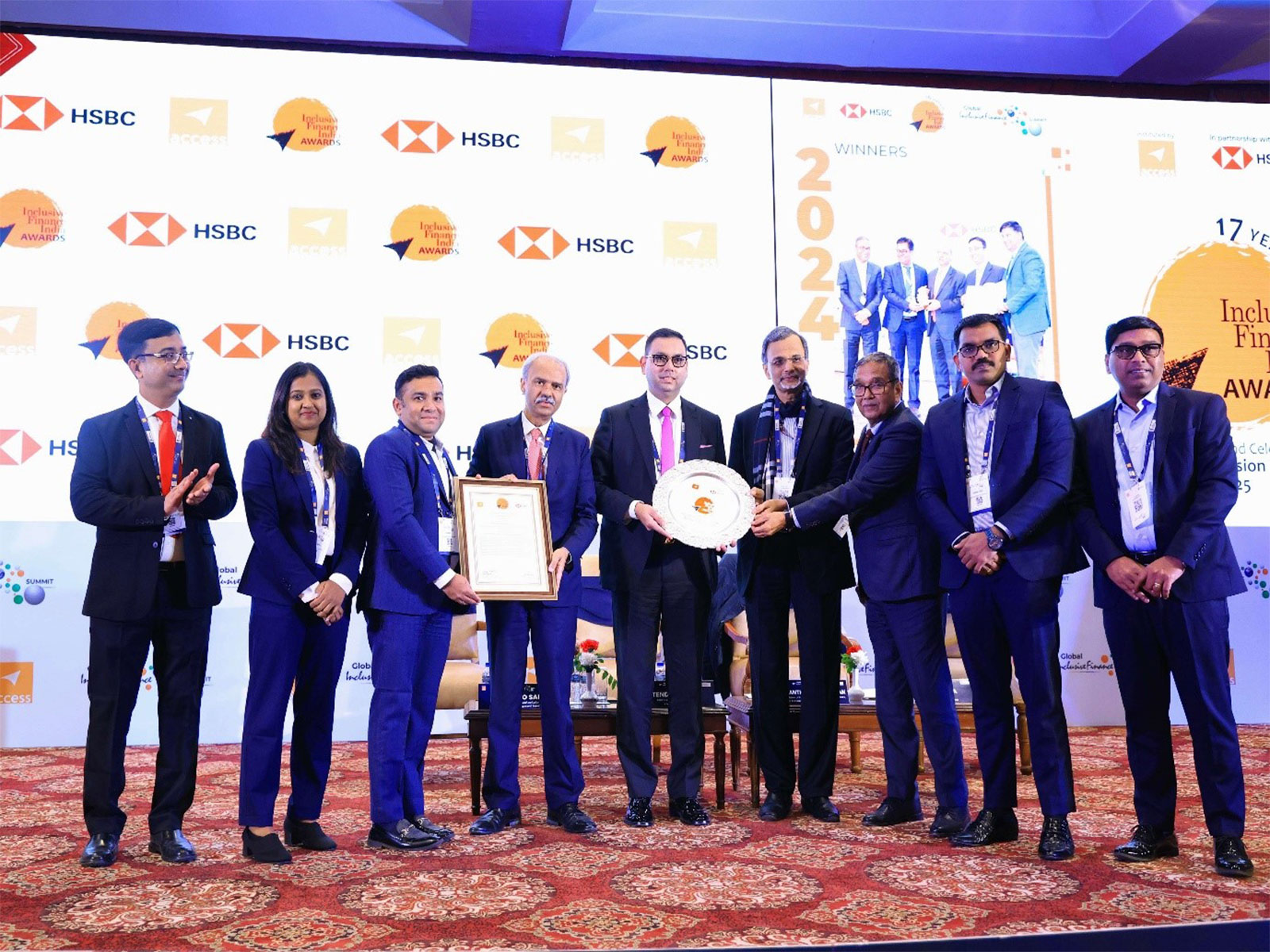 Senior leadership of Muthoot Microfin Limited receiving the ‘Financial Inclusion Institution of the Year’ award at the Inclusive Finance India Awards