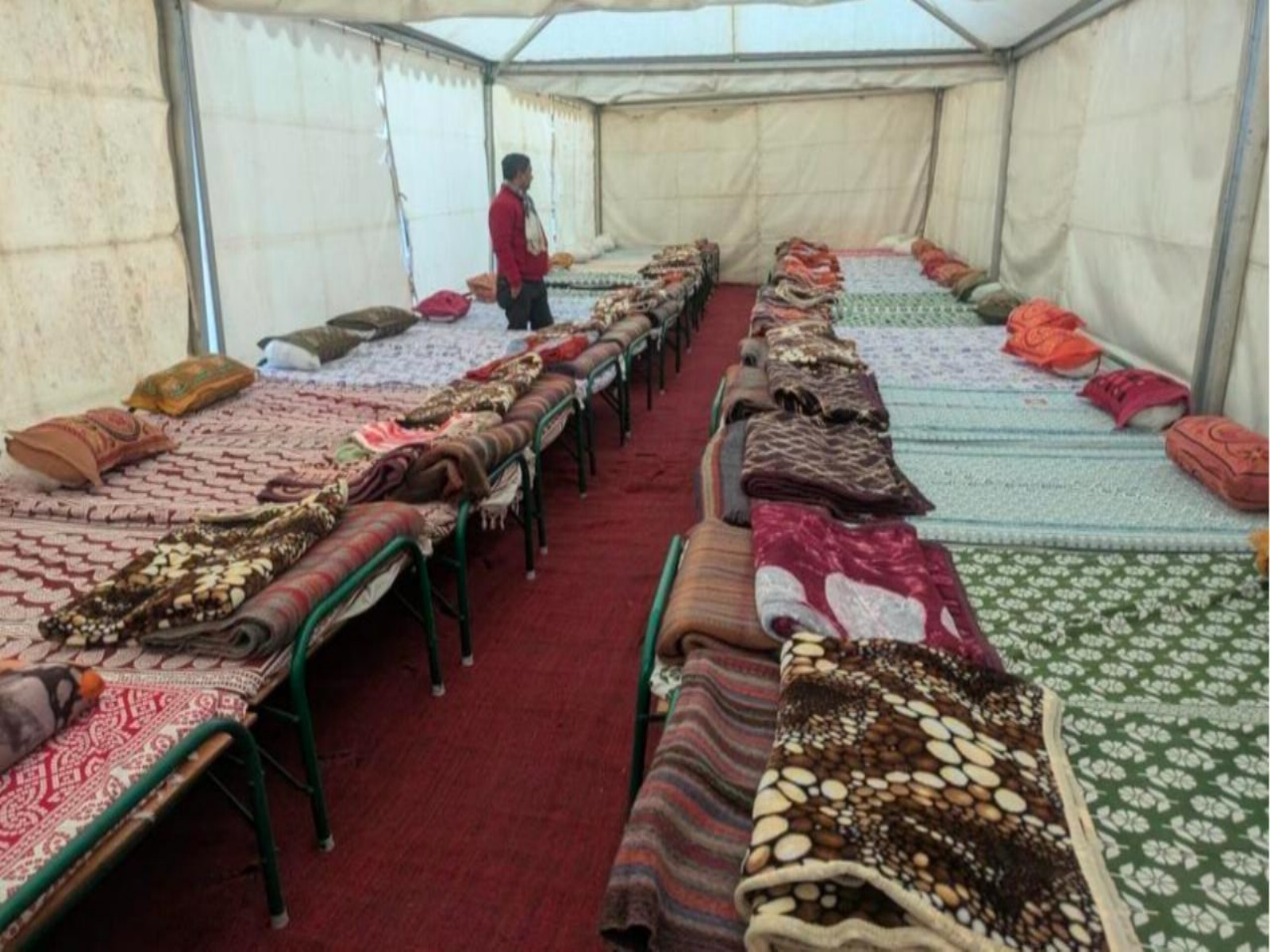 Delhi government has intensified its winter shelter operations to protect homeless people from the ongoing cold wave (Photo/ANI)