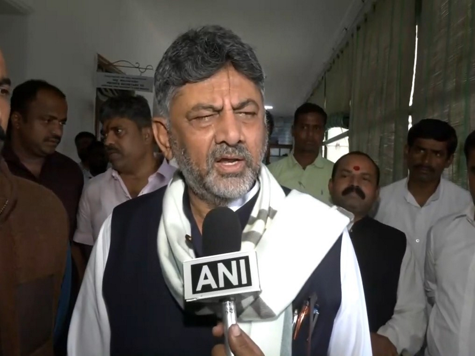 कर्नाटक के उपमुख्यमंत्री डीके शिवकुमार सत्ता संघर्ष के बीच दिल्ली पहुंचेंगे