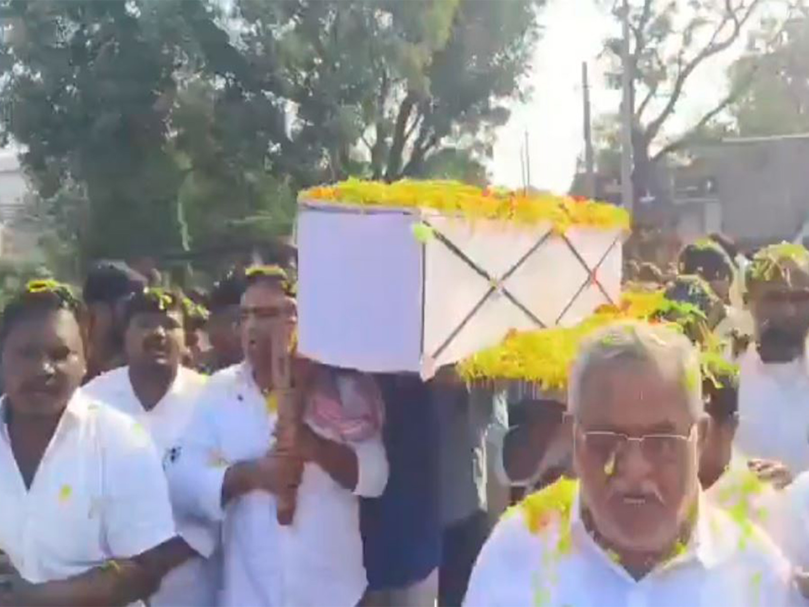YSRCP leaders attend the funeral rites of party activist Salman in Gurazala (Photo/ANI)
