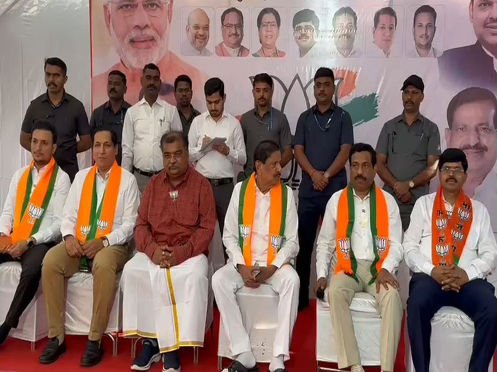 BJP State President Ravindra Chavan met newly elected corporators in Navi Mumbai Municipal Corporation (Photo/ANI)