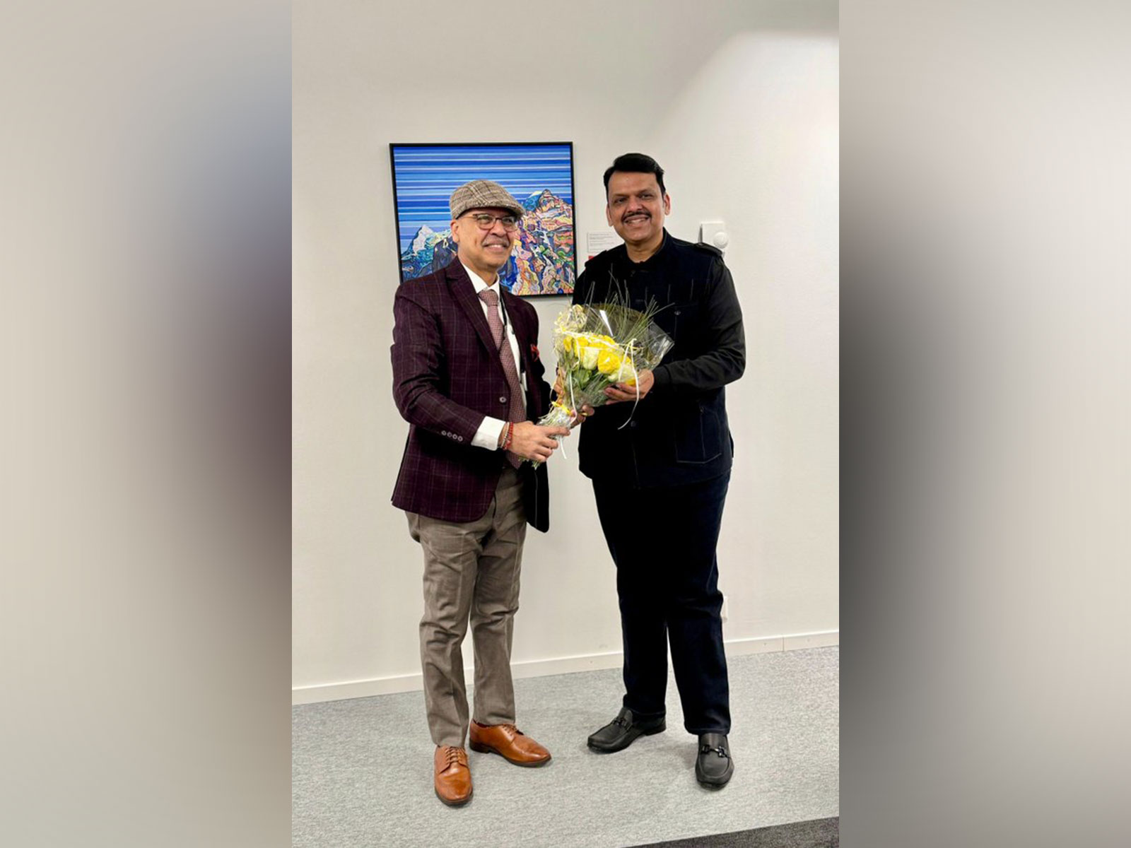 Indian Ambassador to Switzerland Mridul Kumar extended a warm welcome to CM Devendra Fadnavis as he landed at Zurich, Switzerland. (Photo/@CMOMaharashtra) Indian Ambassador to Switzerland Mridul Kumar extended a warm welcome to CM Devendra Fadnavis as he landed at Zurich, Switzerland. (Photo/@CMOMaharashtra)