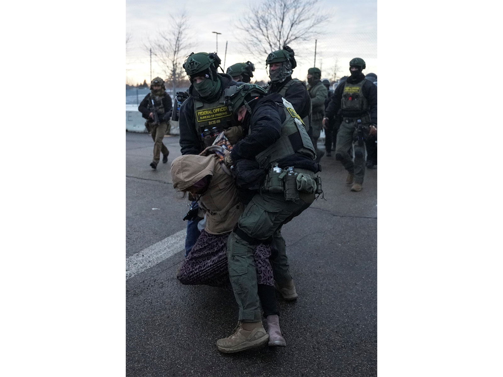 Federal agents detain a demonstrator, in front of the Bishop Henry Whipple Federal Building (Photo/Reuters)