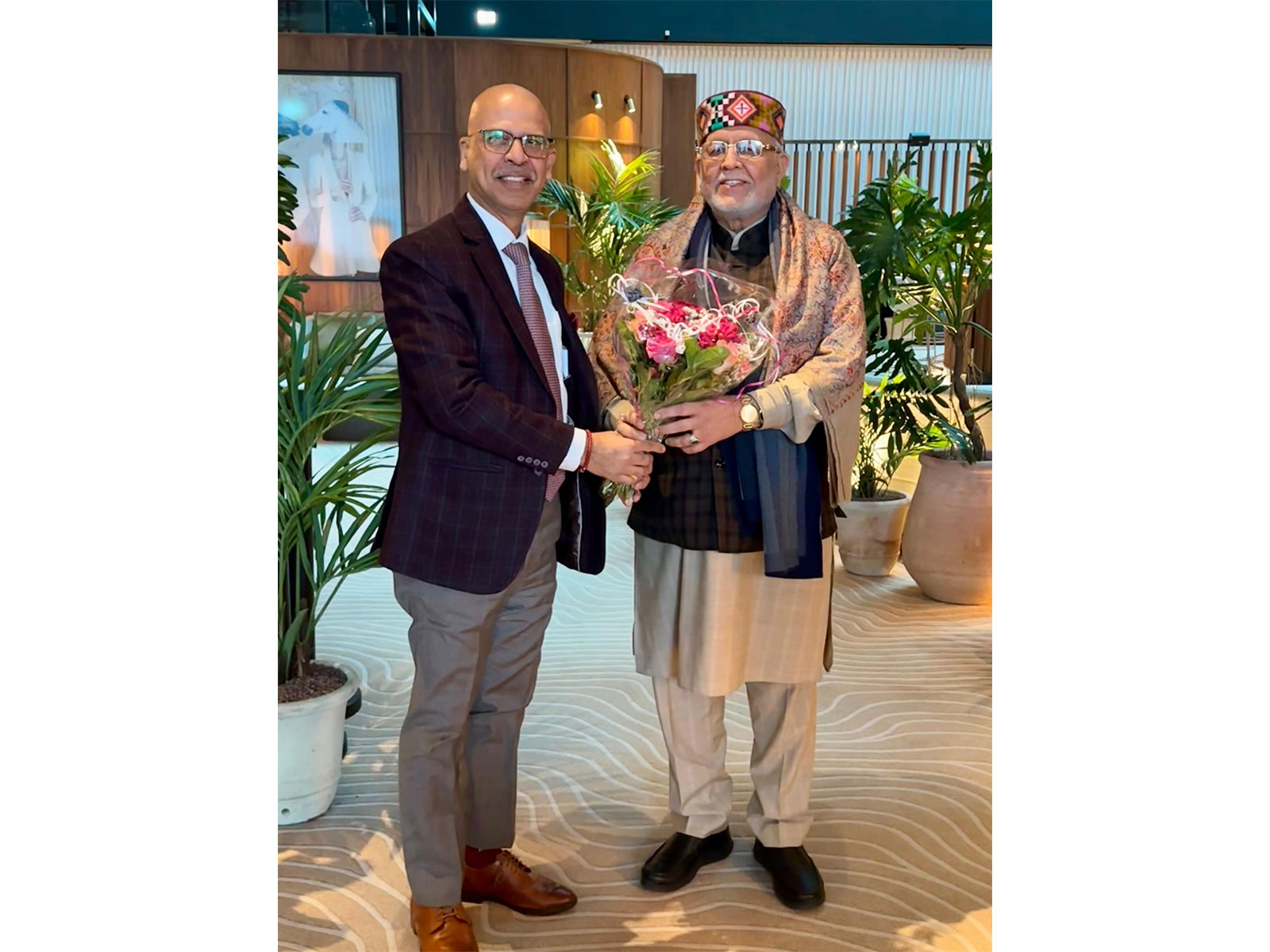 Mridul Kumar, Ambassador of India to Switzerland receives Suresh Kumar Khanna, Finance Minister of Uttar Pradesh in Zurich (Photo/@IndiainSwiss)