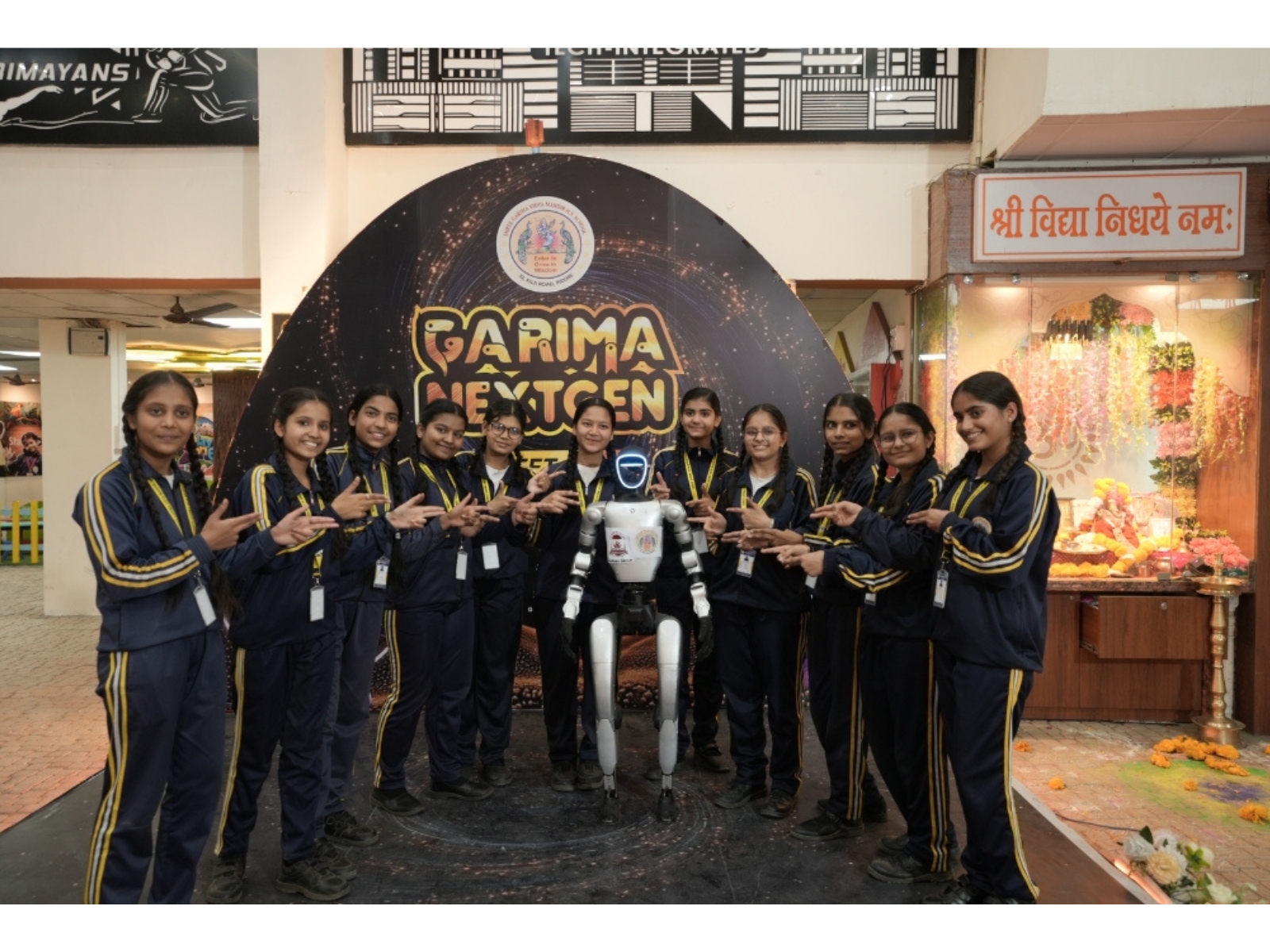 Students Experience Smart and Practical Learning with Humanoid Robot