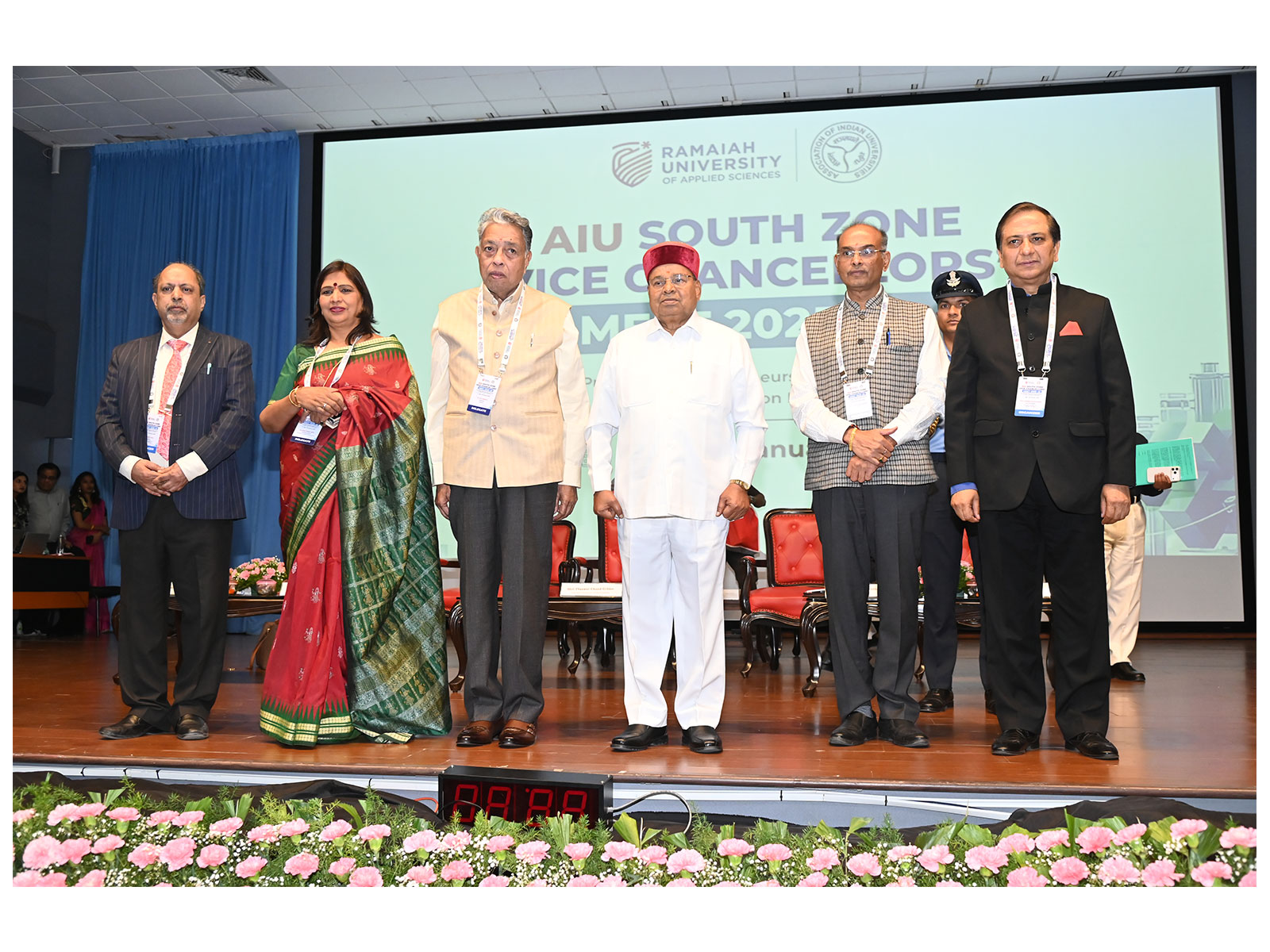 Mr. S. Ashok Rao, Registrar, Dr. Pankaj Mittal, Secy General, AIU; Dr. M.R. Jayaram, Chancellor, Thaawar Chand Gehlot, Governor of Karnataka; Prof. Vinay Kumar Pathak, President, AIU; Dr. Kuldeep Kumar Raina, VC