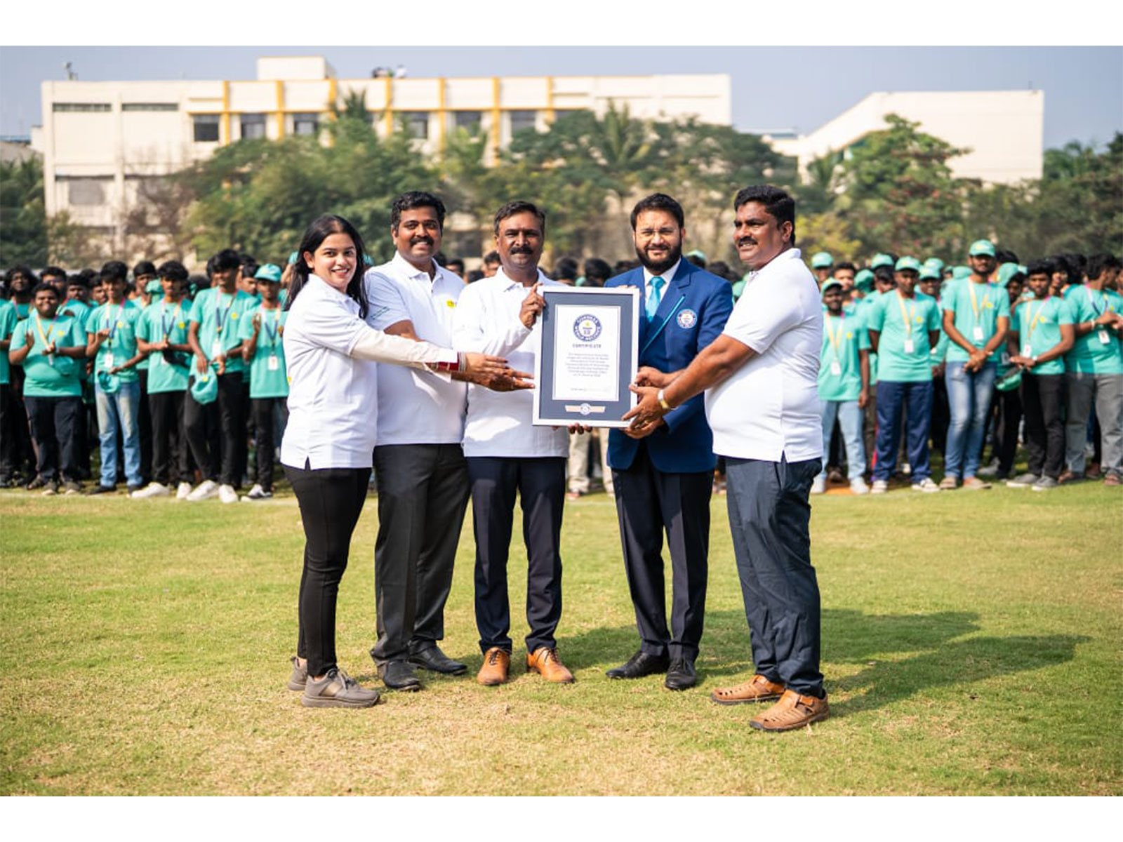 Bisleri & Chennai Institute of Technology Created a Guiness World Record