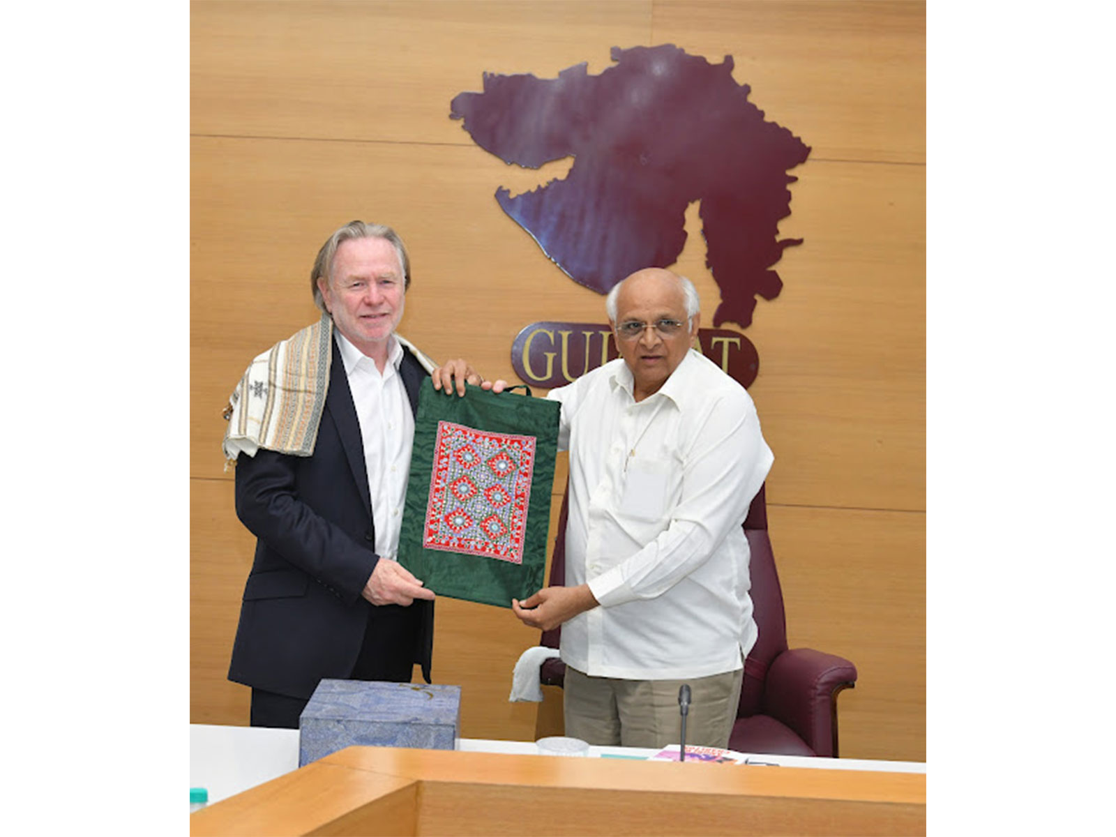 Gujarat CM Bhupendra Patel meets Australia High Commissioner to India (Photo: CMO)