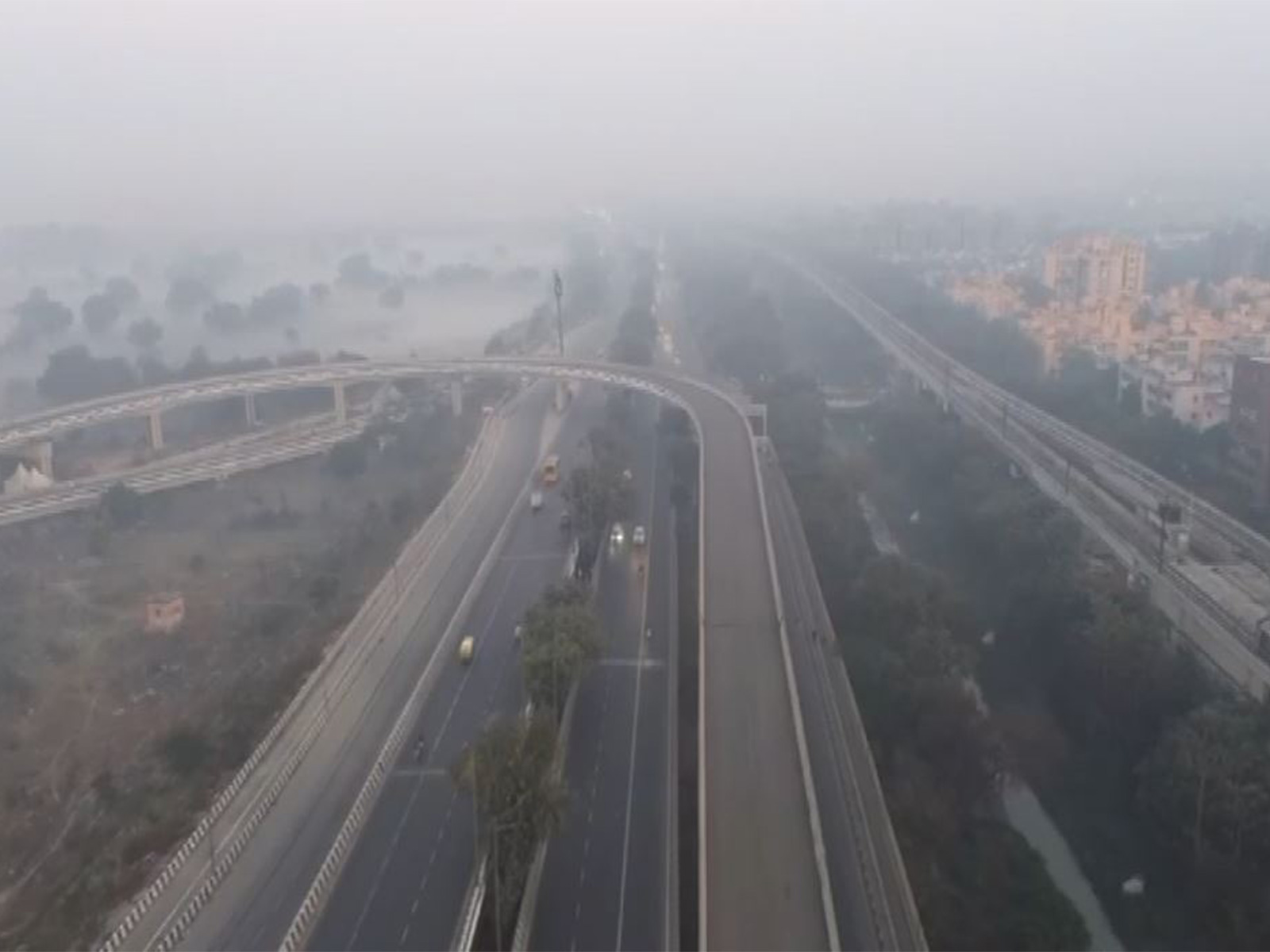 Visual from Mayur Vihar as smog engulfs parts of Delhi-NCR (Photo/ANI)