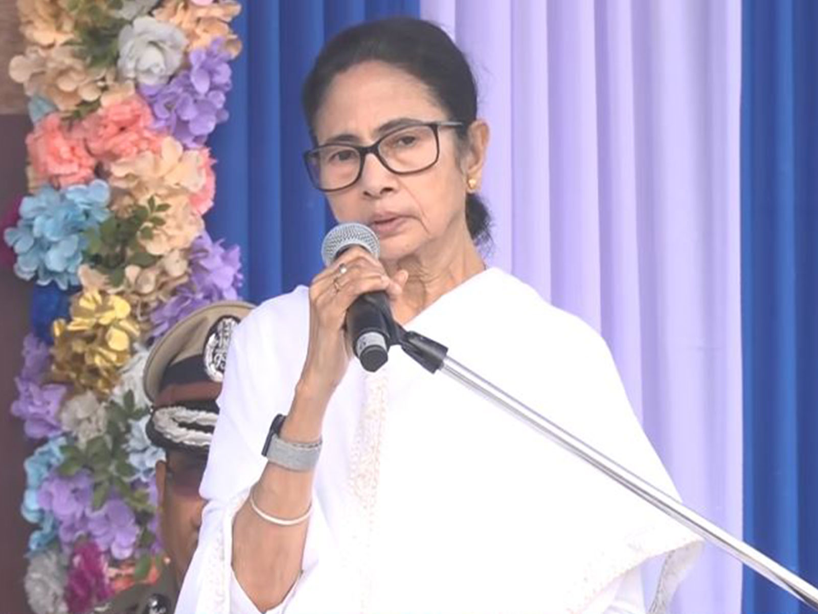
    Mamata asks Centre to take responsibility for 'deaths' during SIR
    