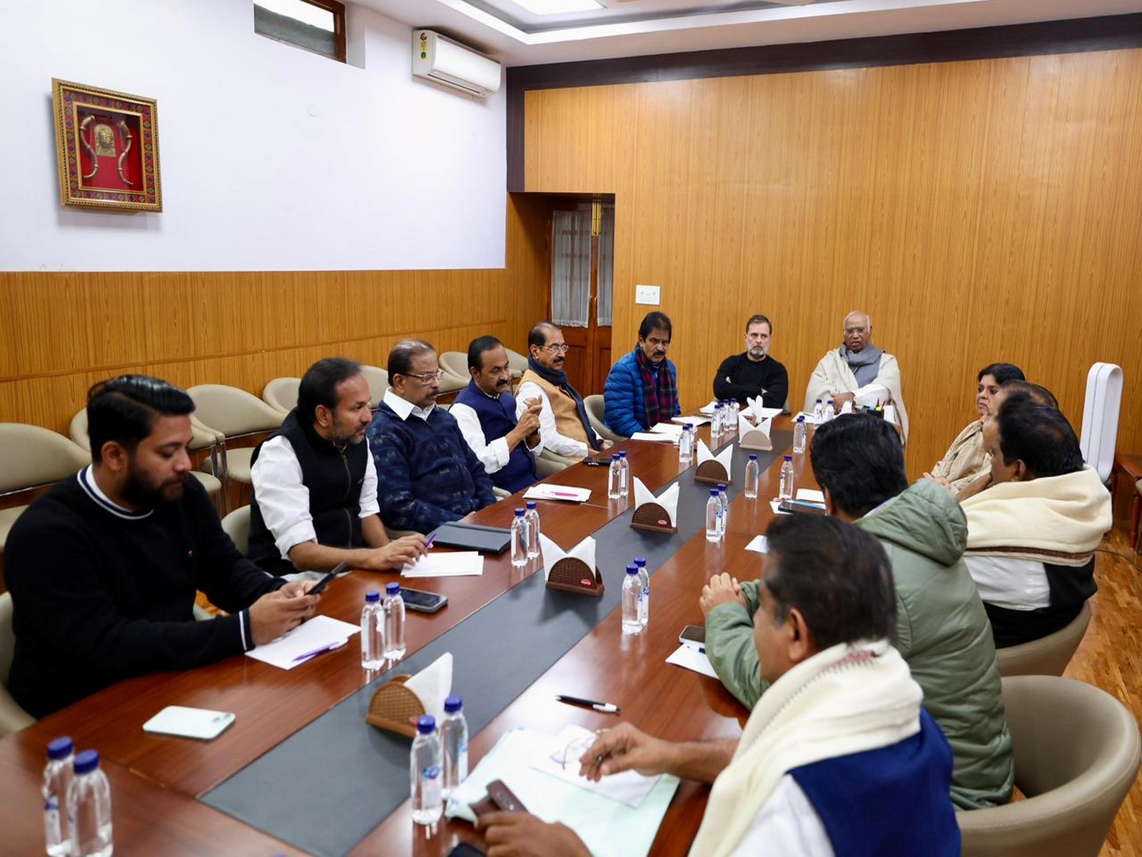 Congress President Mallikarjun Kharge, Lok Sabha LoP Rahul Gandhi, and General Secretary (Organisation) KC Venugopal with leaders from Bihar (Photo/@INCIndia)