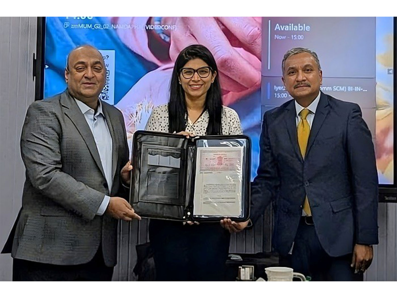 (L–R) Rajaram Narayanan, CEO–Animal Health, Viyash Scientific; Meenal Gauri, GM & Head–Human Pharma, BI India; Dr Vinod Gopal, Head–Animal Health, BI India.