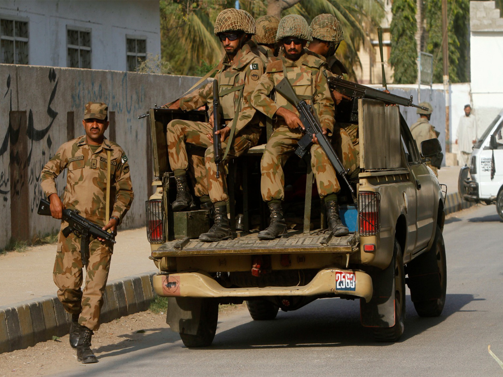 Pakistan Army soldiers patrol on a street (File Photo/ Reuters) Pakistan Army soldiers patrol on a street (File Photo/ Reuters)