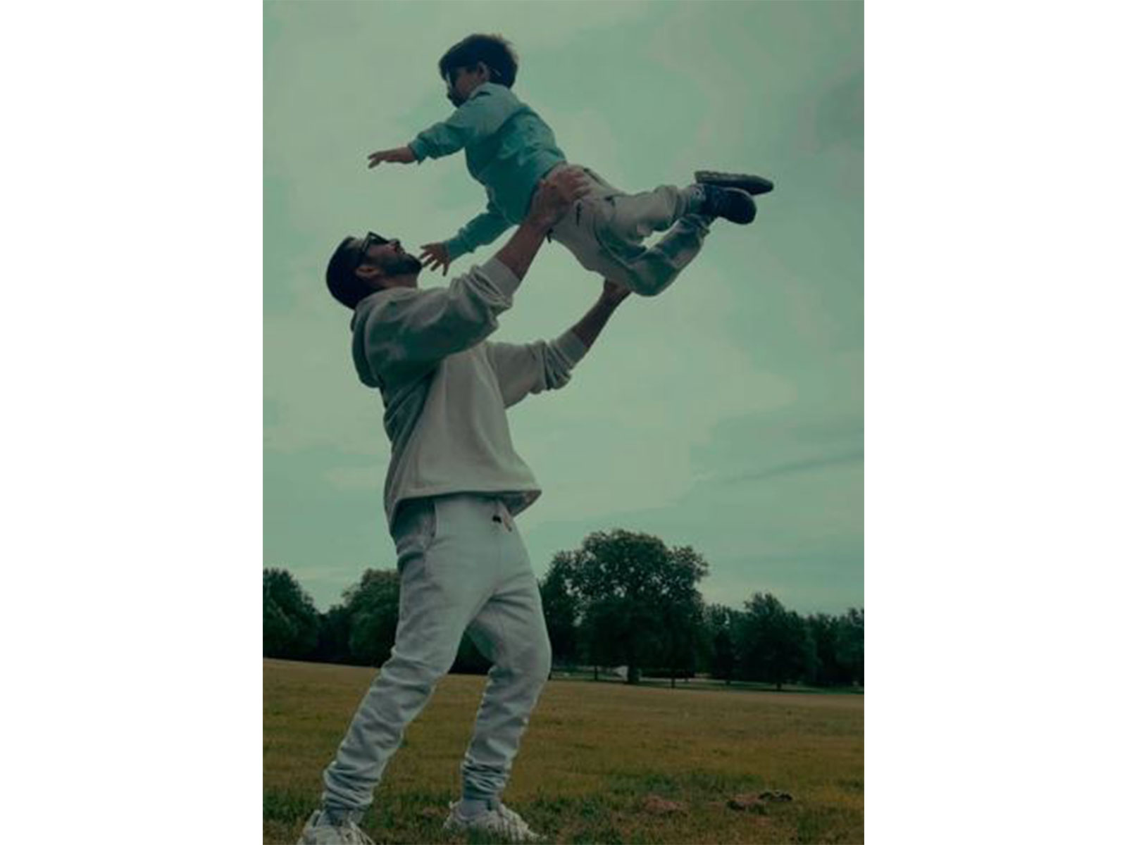 Shahid Kapoor and his son Zain (Image source: Shahid's Instagram)