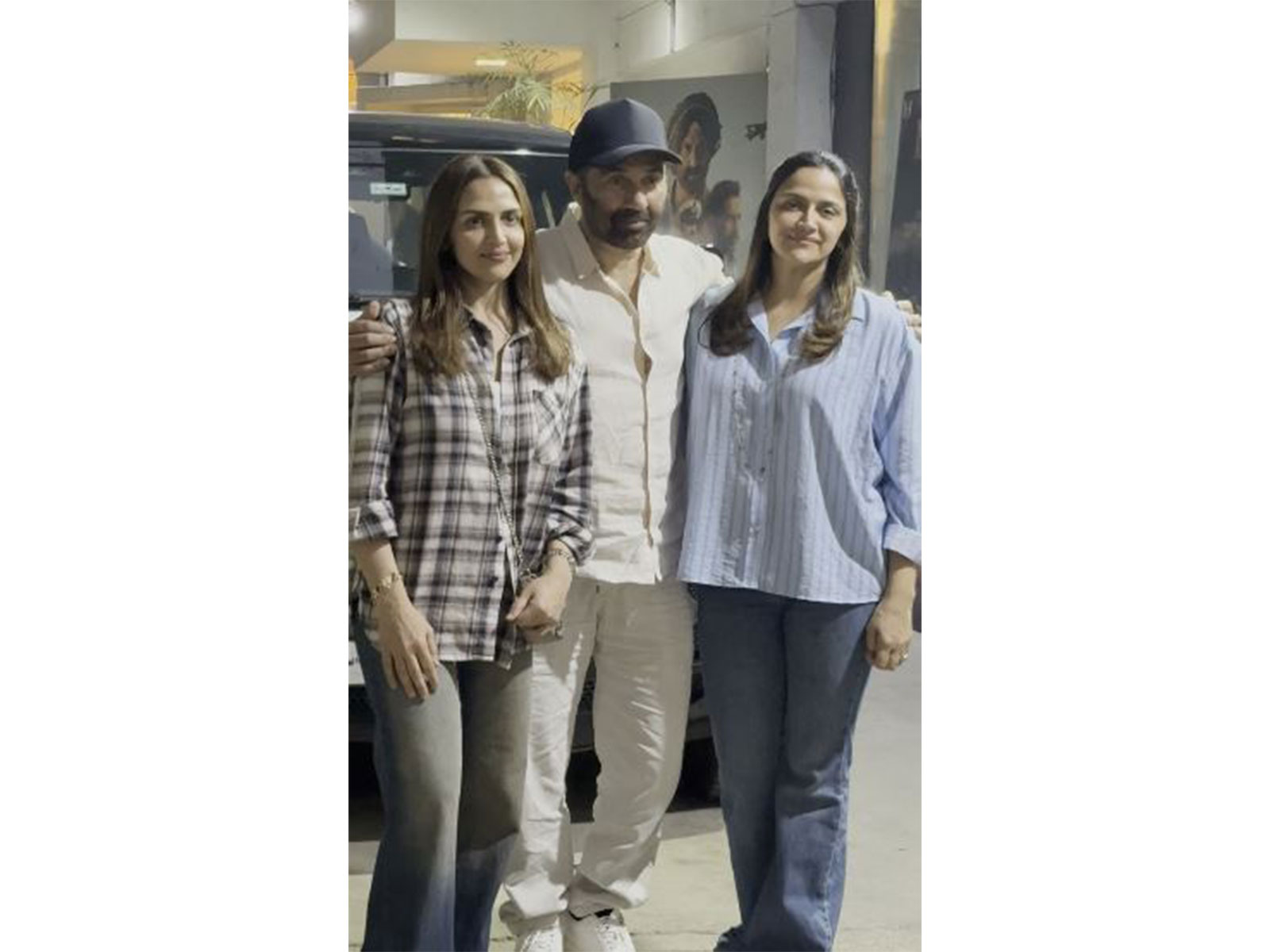 Sunny Deol, Esha Deol, Ahana Deol (Image source: ANI) Sunny Deol, Esha Deol, Ahana Deol (Image source: ANI)