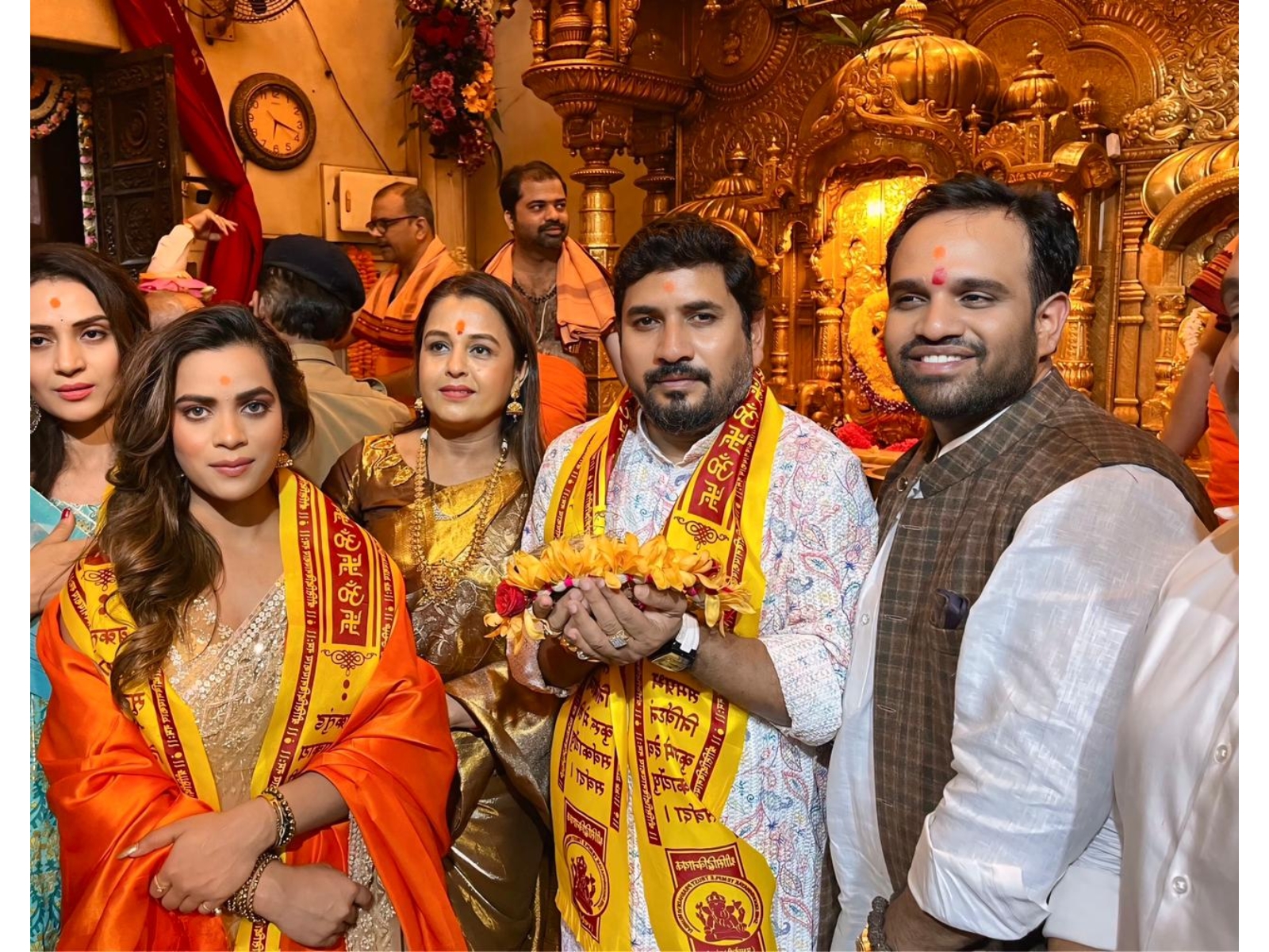 Saathi - The Youth Foundation Promotes Brotherhood and Humanity at Siddhivinayak Temple Felicitation