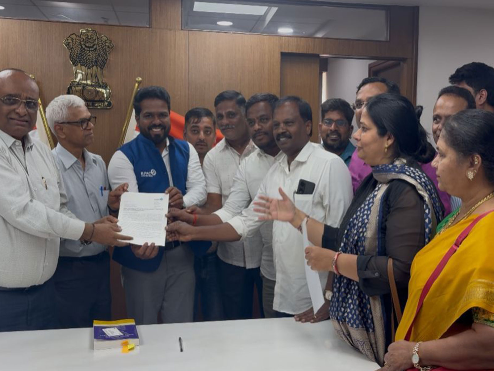 B.PAC, Bengaluru citizens urge state EC to conduct GBA elections using EVMs instead of ballot papers (Photo/ANI)