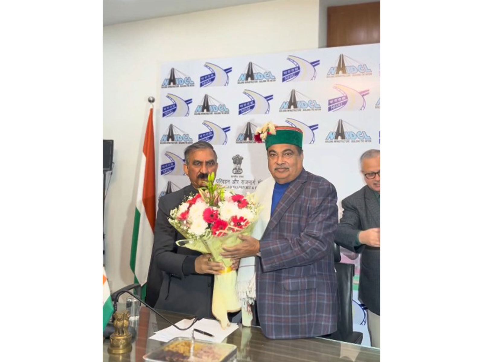 Himachal CM meets Nitin Gadkari (Photo/X@nitin_gadkari) Himachal CM meets Nitin Gadkari (Photo/X@nitin_gadkari)