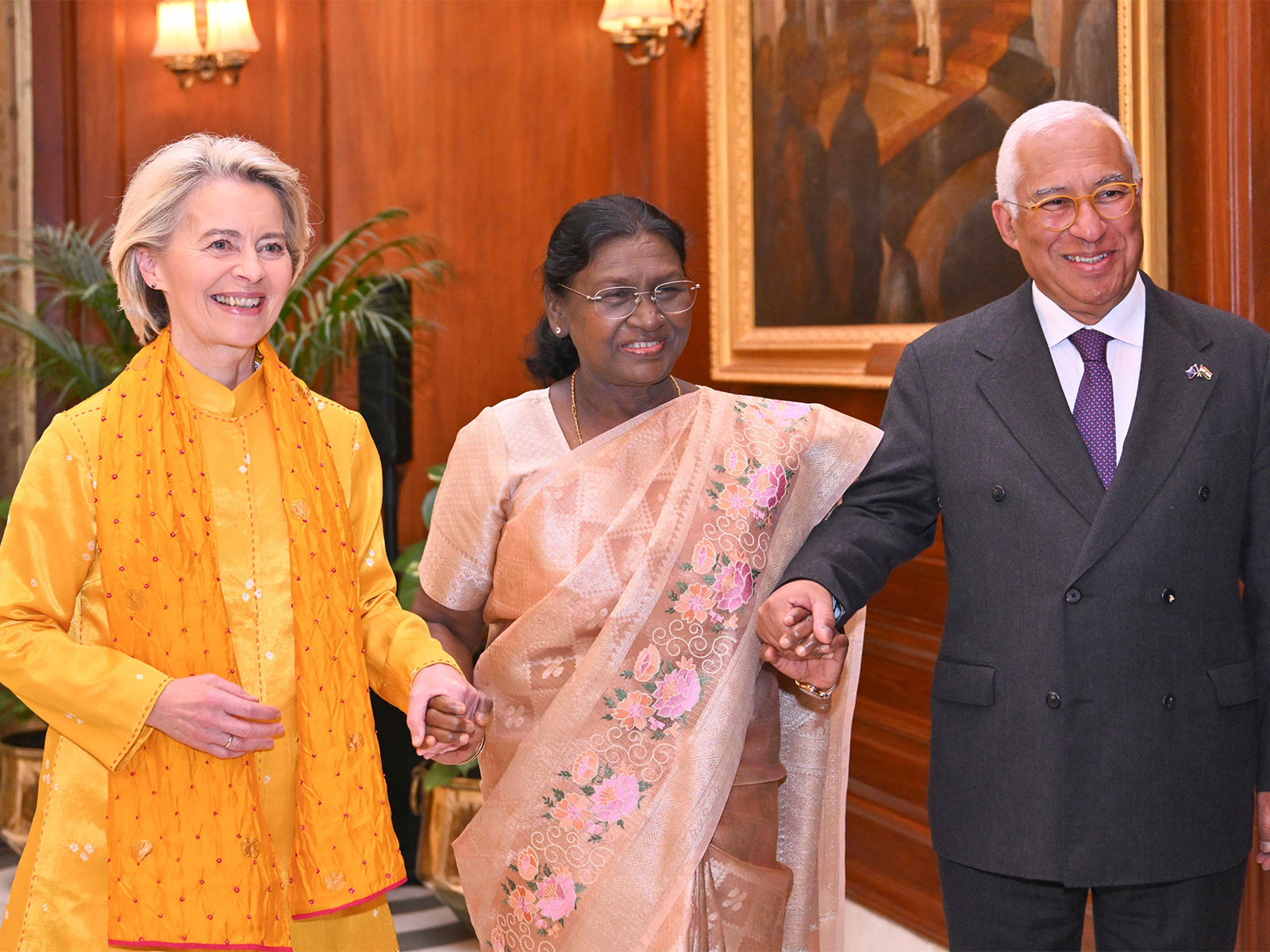 President Droupadi Murmu (middle) with António Costa, President of the European Council (right) and Ursula von der Leyen, President of the European Commission (Photo: X@rashtrapatibhvn) President Droupadi Murmu (middle) with António Costa, President of the European Council (right) and Ursula von der Leyen, President of the European Commission (Photo: X@rashtrapatibhvn)