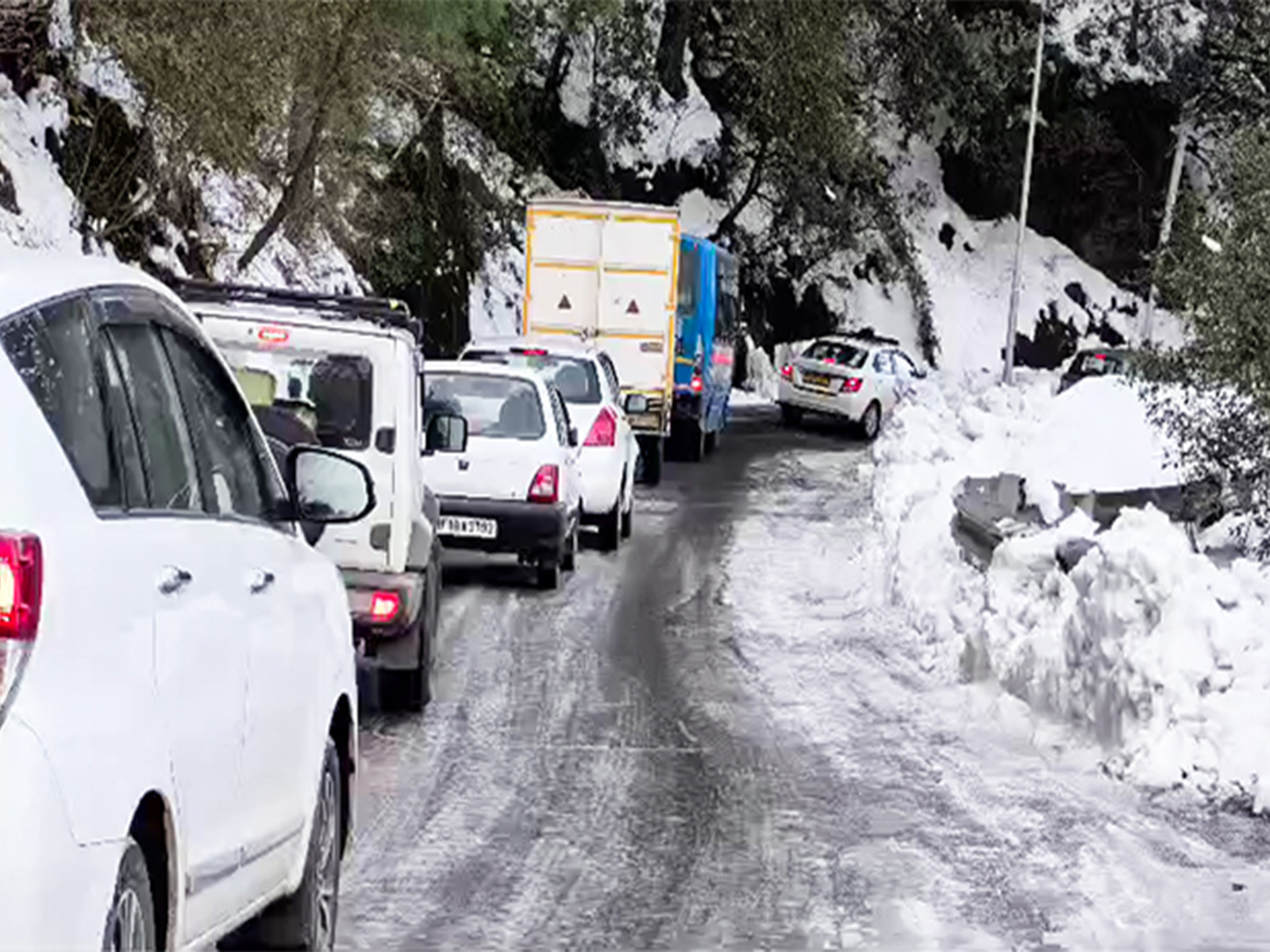 Heavy Snow and Cold Wave in Himachal; IMD Warns New Western Disturbance
