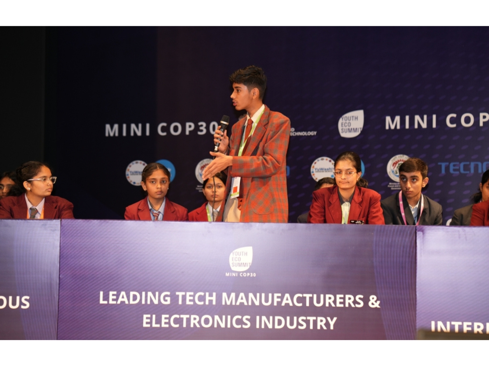 Can Technology Be Sustainable? Youth Delegates Discuss and Decide at MiniCOP30