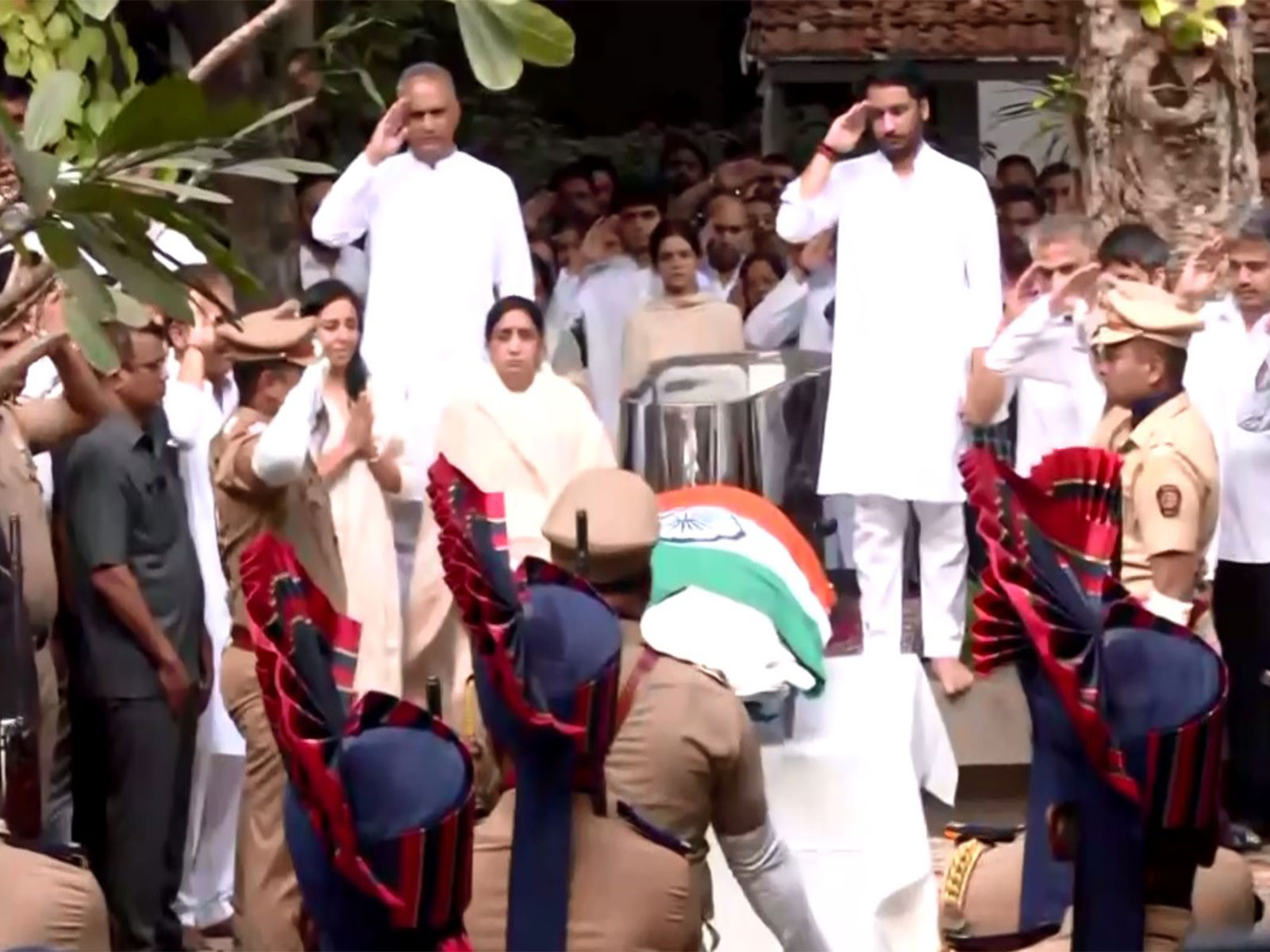 Full state honour accorded to late Ajit Pawar ahead of last rites (Photo: ANI)